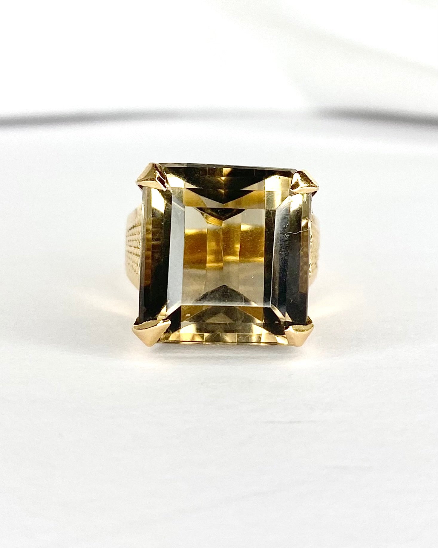 Cocktail Ring Citrine Champagne 15.20 carats & Gold 8.74g "Phillipine"