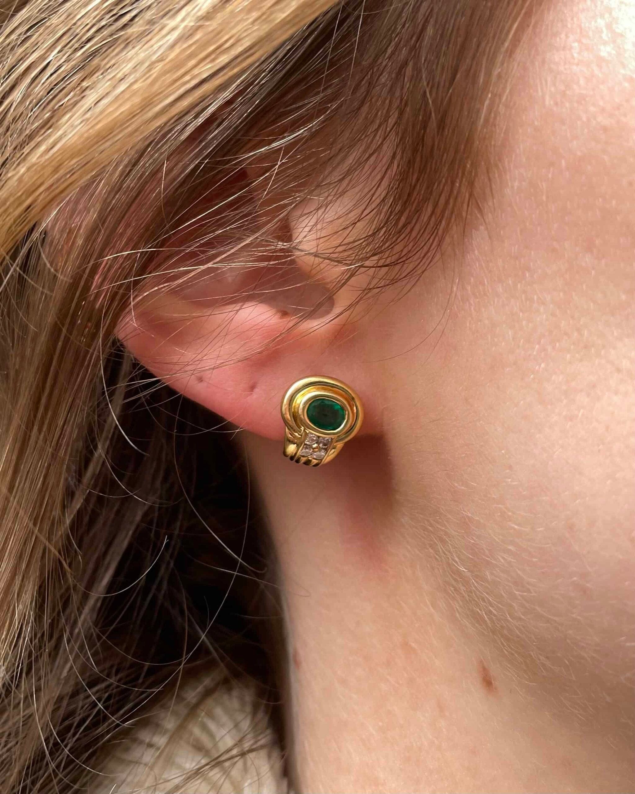 Pendientes "Edna" de esmeralda y diamantes de 0,60 quilates
