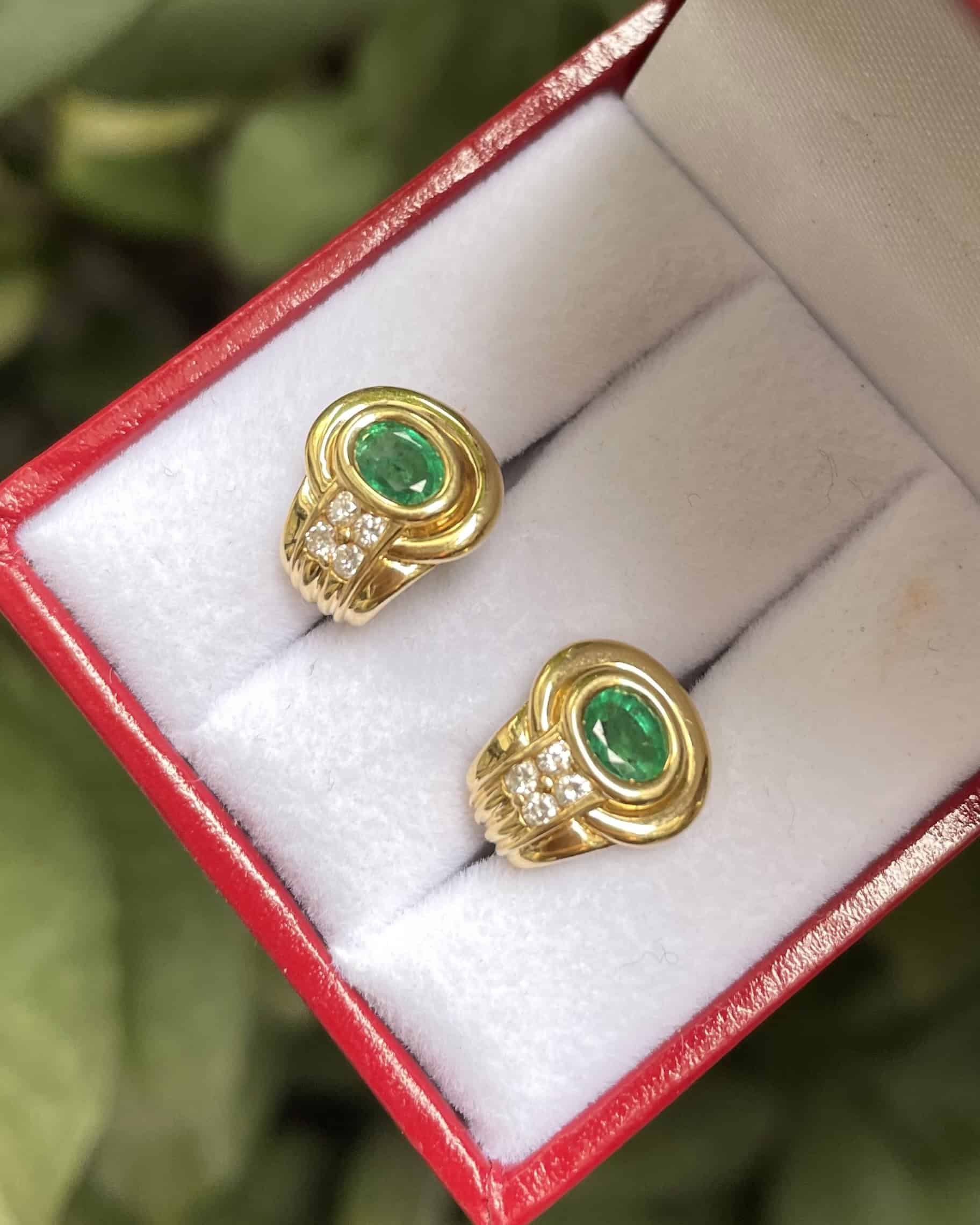 Pendientes "Edna" de esmeralda y diamantes de 0,60 quilates