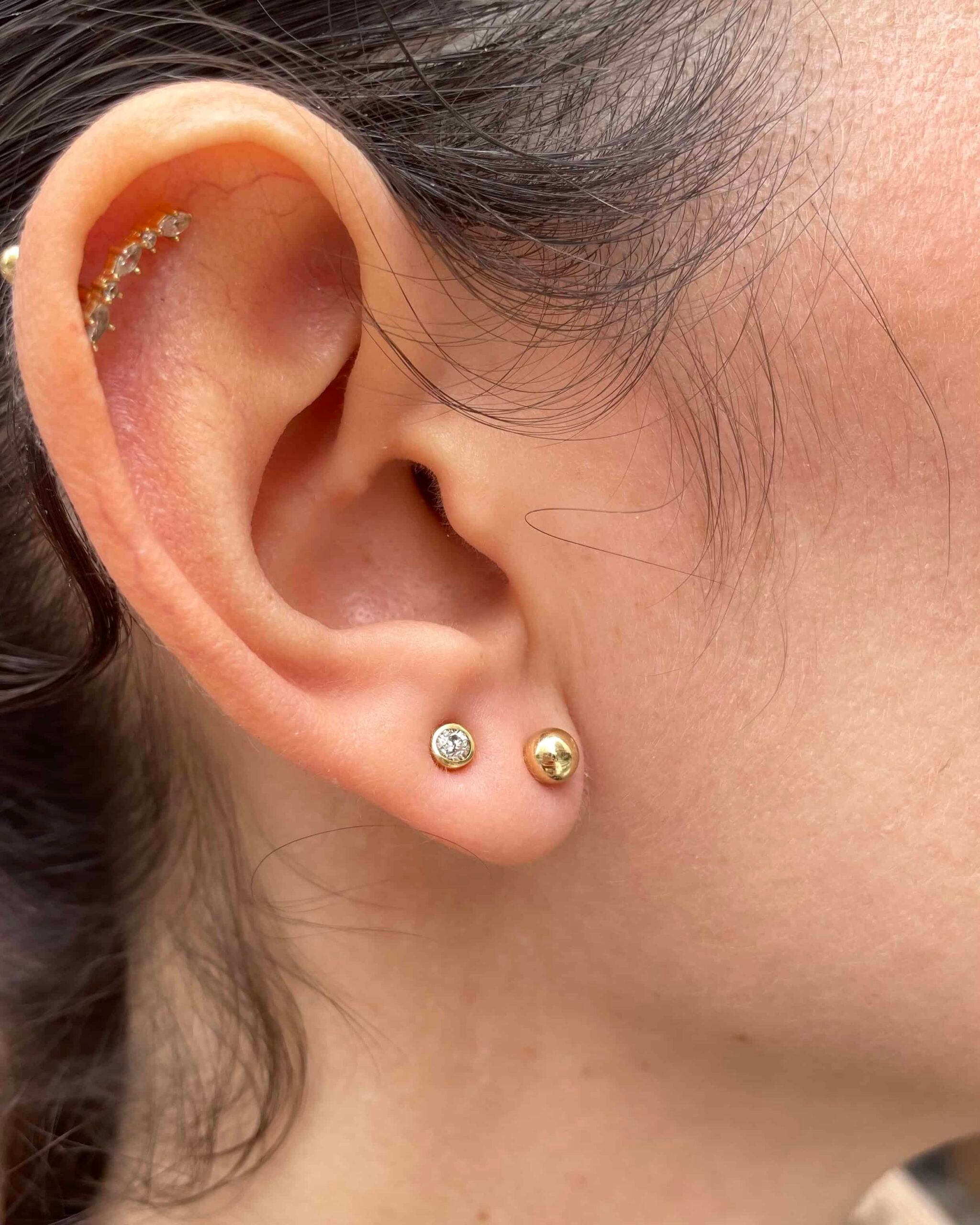Pendientes de perla dorada "Araly"
