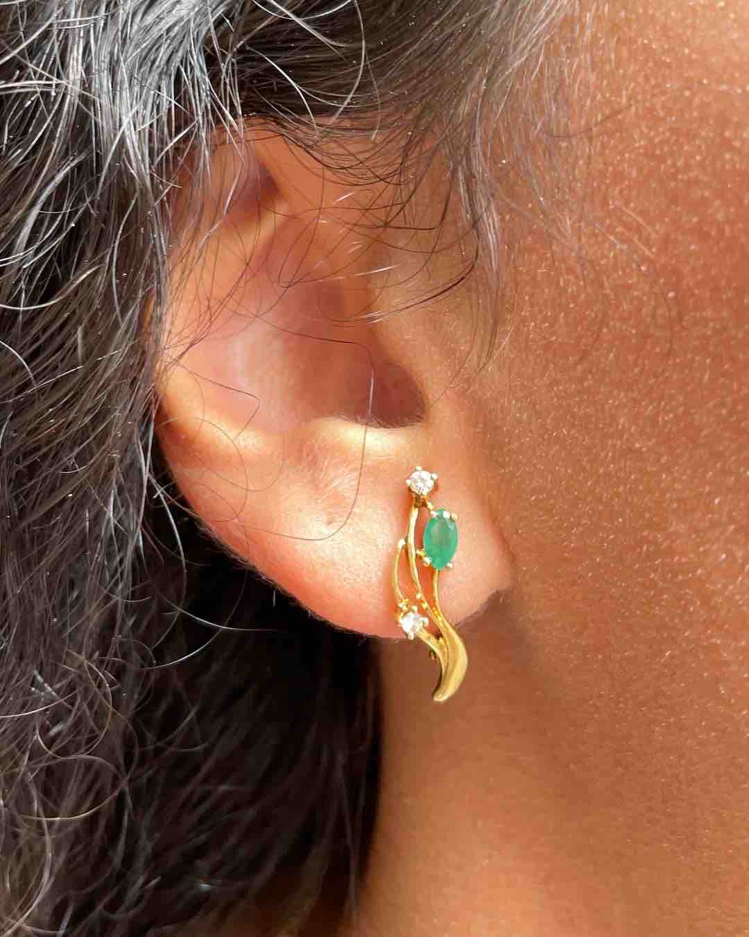 Pendientes "Willa" de esmeralda y diamantes