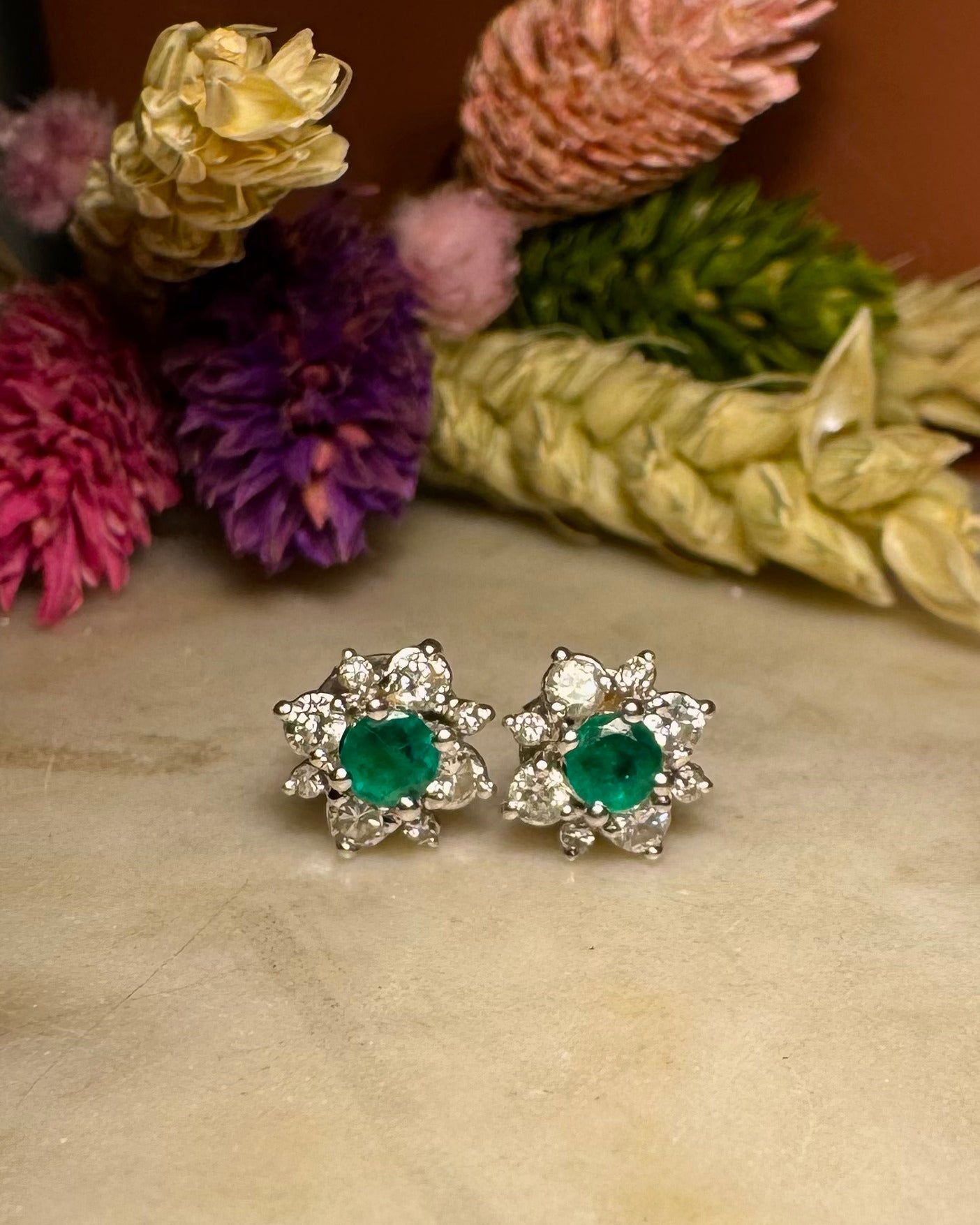 "Antéa" Emerald & Diamond Daisy Earrings