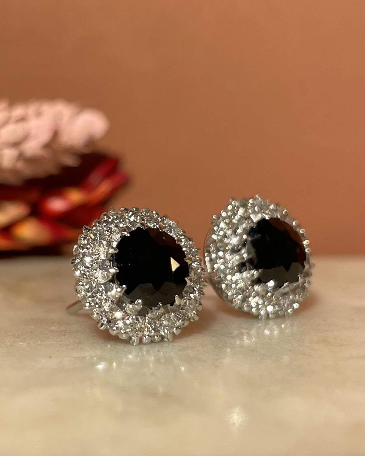 Boucles Marguerite Saphir 2.80 carats & 24 Diamants 0.48 carat "Hailee" - Elliade Paris