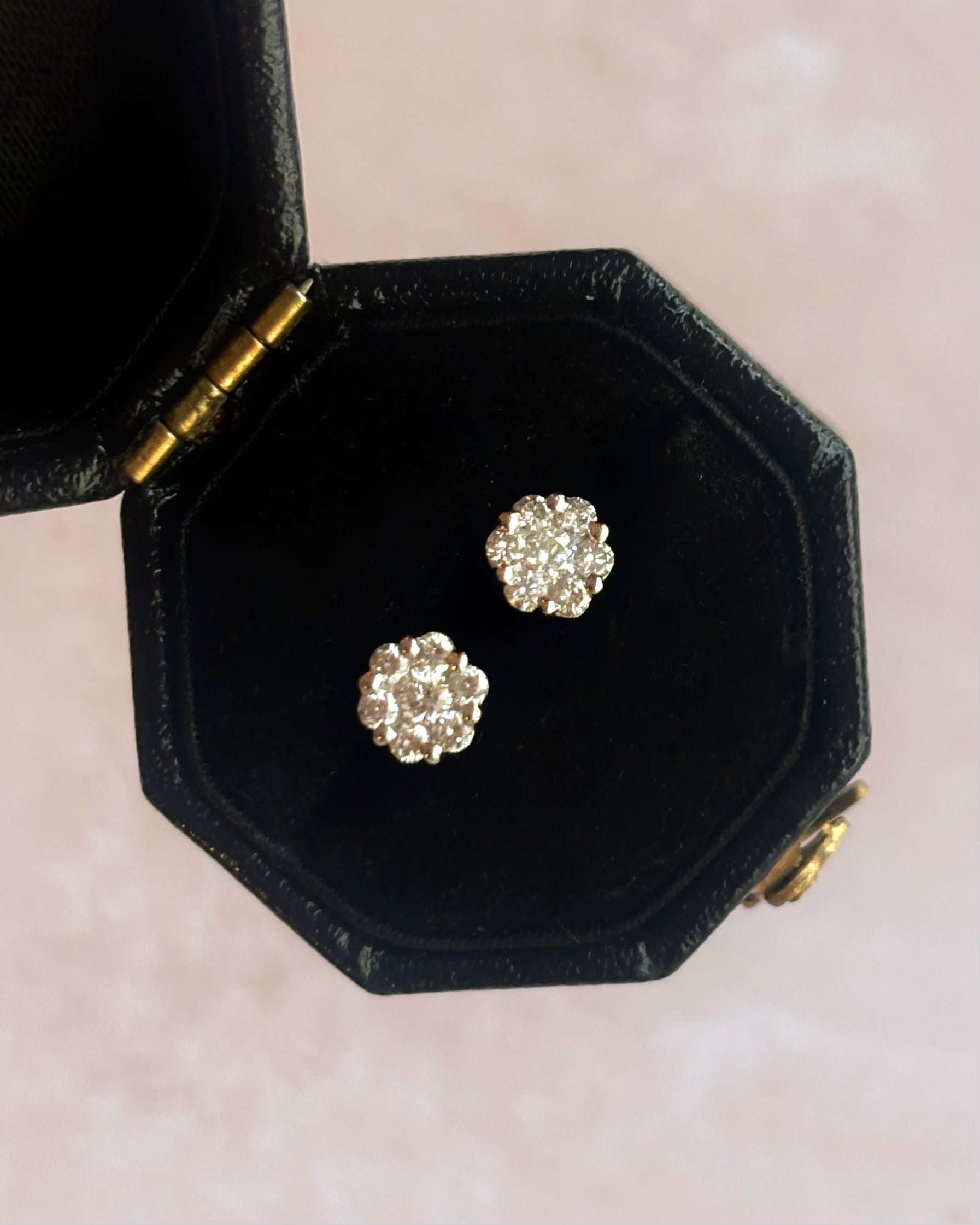 Pendientes margarita con diamante "Carina"