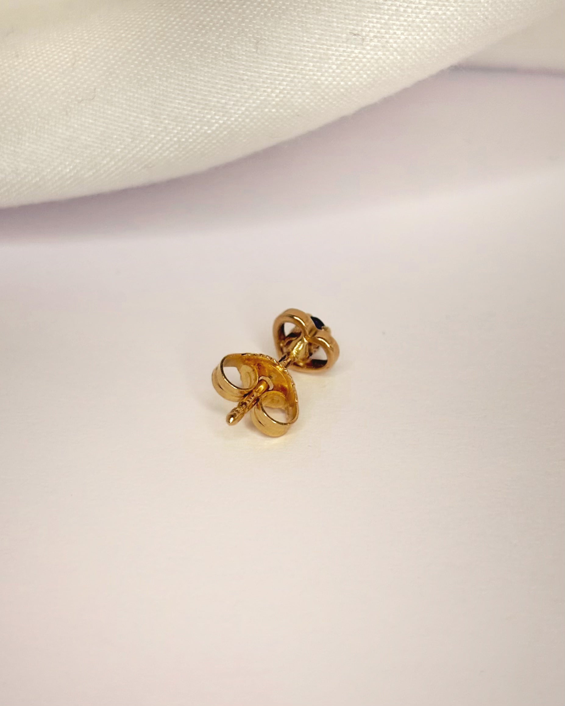 Single Loop Sapphire Stud "Christie"