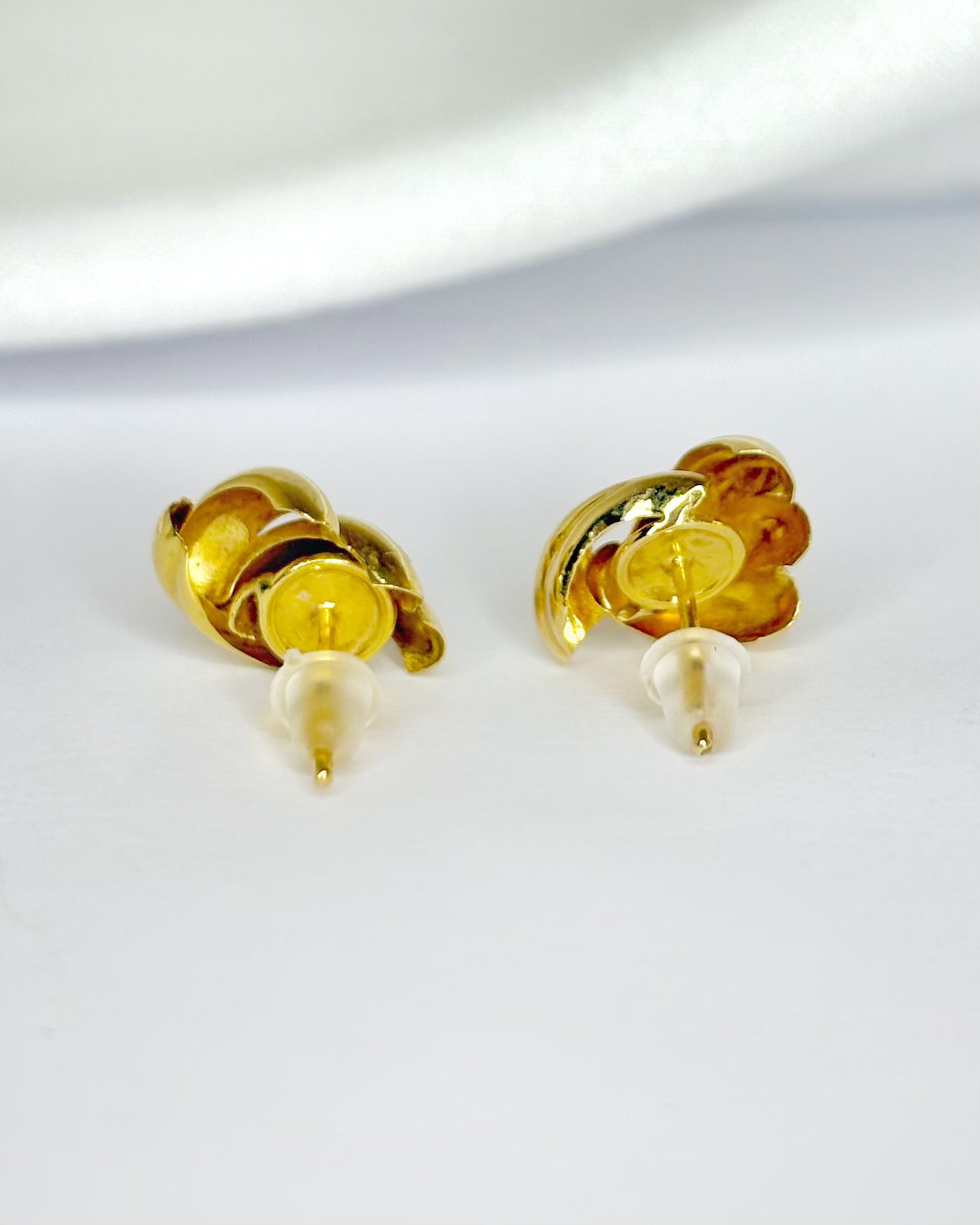 Pendientes de botón de oro amarillo de 18 quilates "Isabelle"
