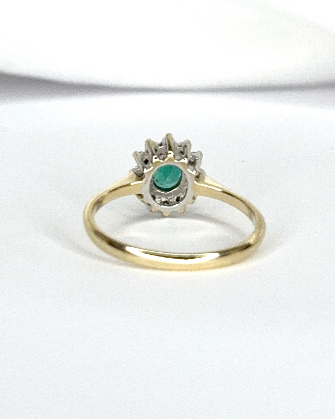 Anillo Margarita Esmeralda y Diamantes "Gloria"