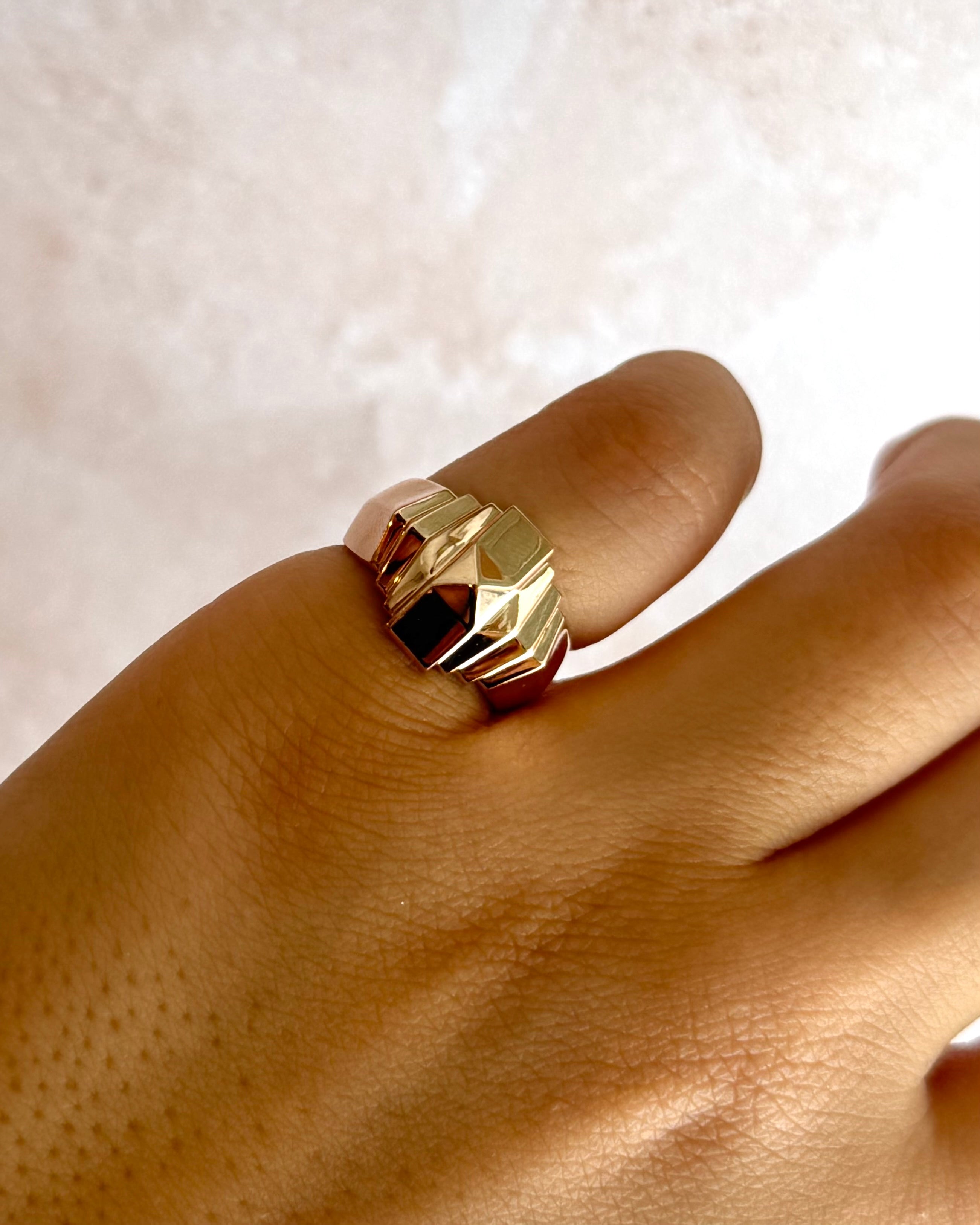 Anillo Tank Oro Amarillo 6.33g "Malika"