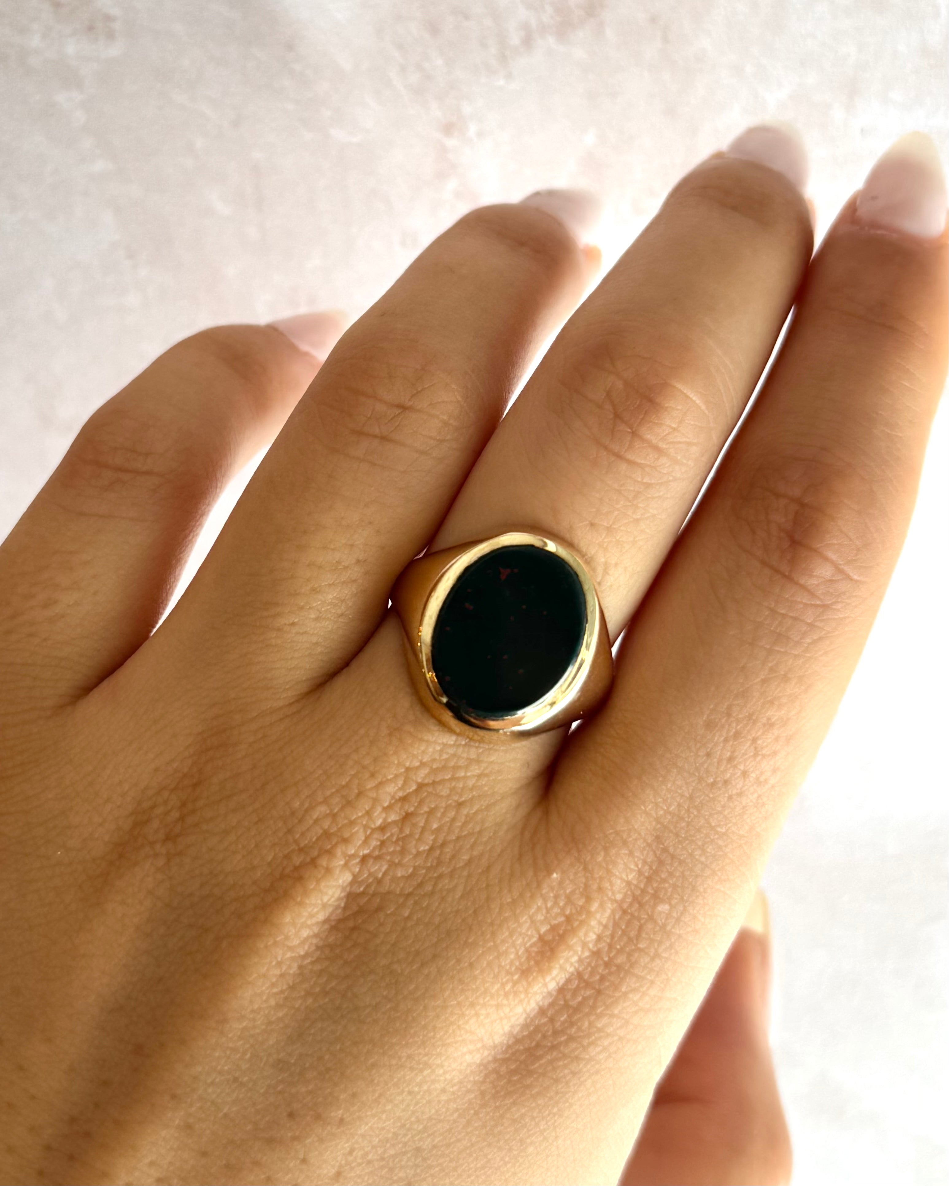 Anillo sello de jaspe sanguíneo "Filomena"