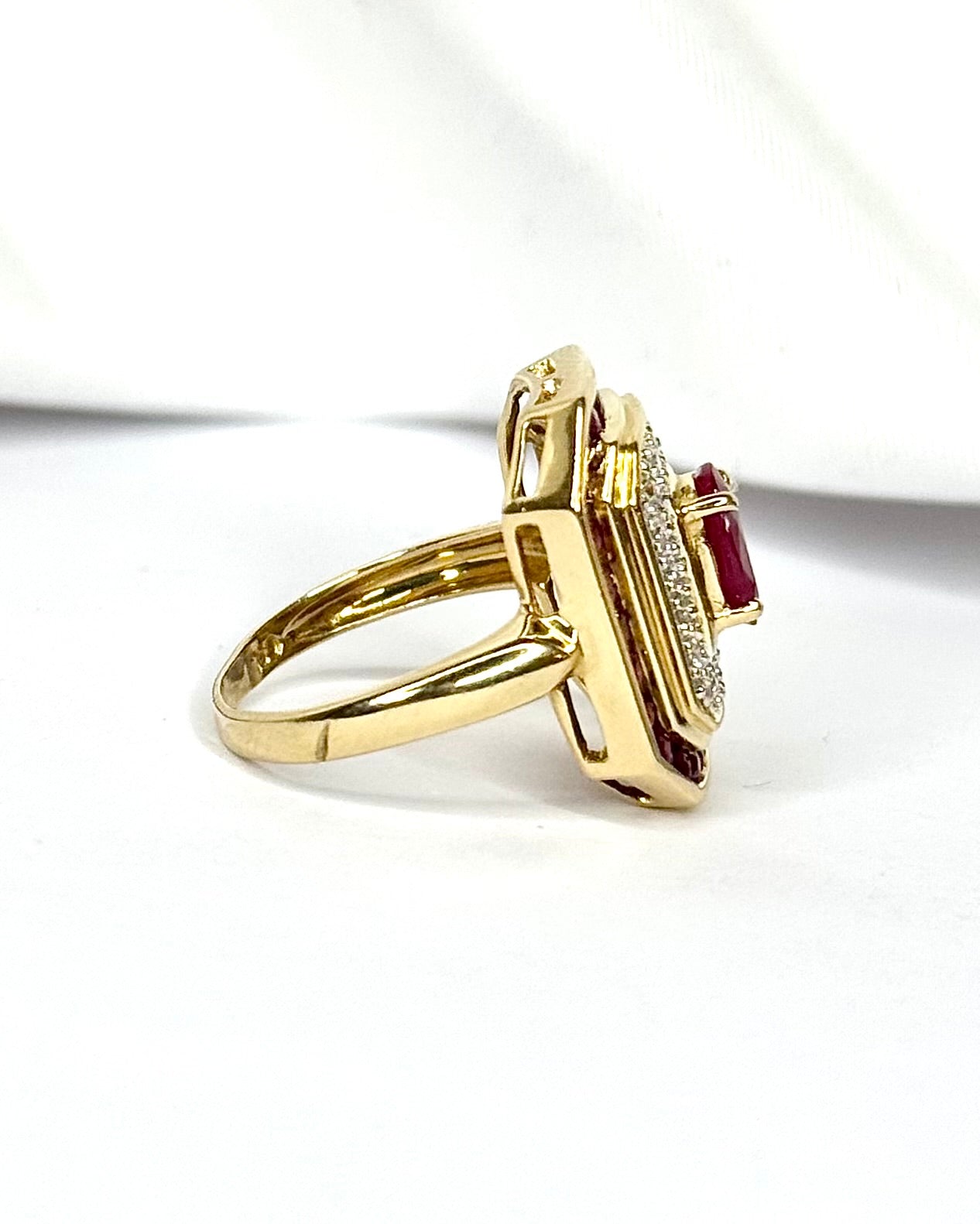 Bague Style Art-Déco Rubis 1.88 carat & Diamants 0.21 carat "Aude"