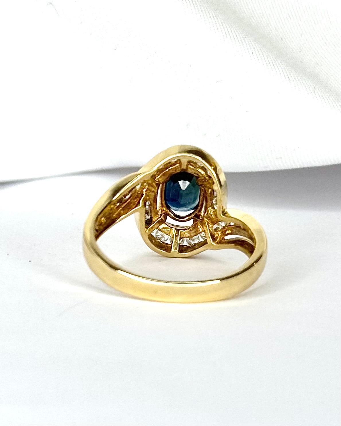 Anillo Tourbillon Zafiro 1 quilate y Diamantes 0.44 quilate "Morganne"