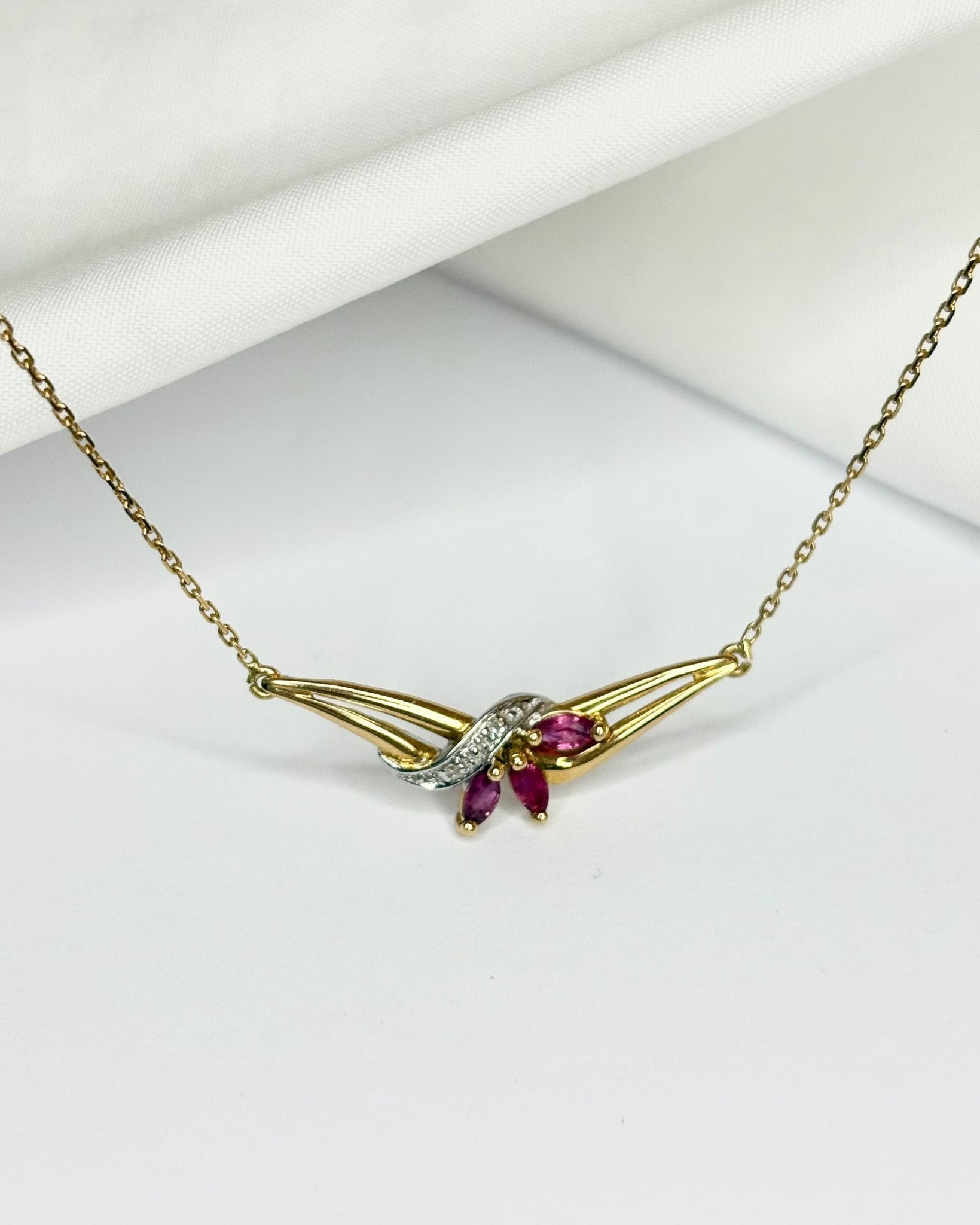 Collier 3 Rubis & 2 Diamants "Aylin" - Elliade Paris