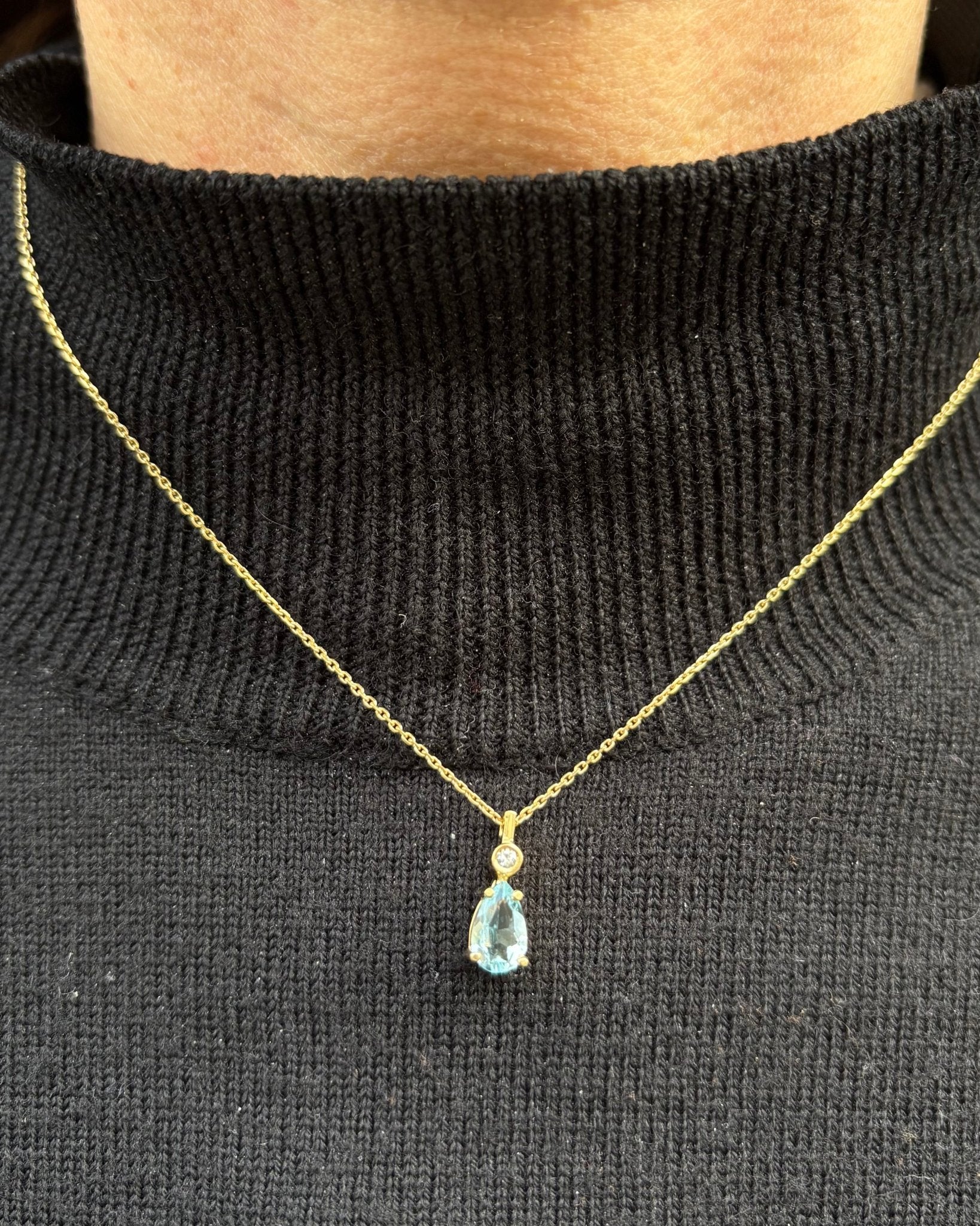 Collier Aigue - marine poire 0.80 carat, Diamant & Or 18 carats "Catalia" - Elliade Paris