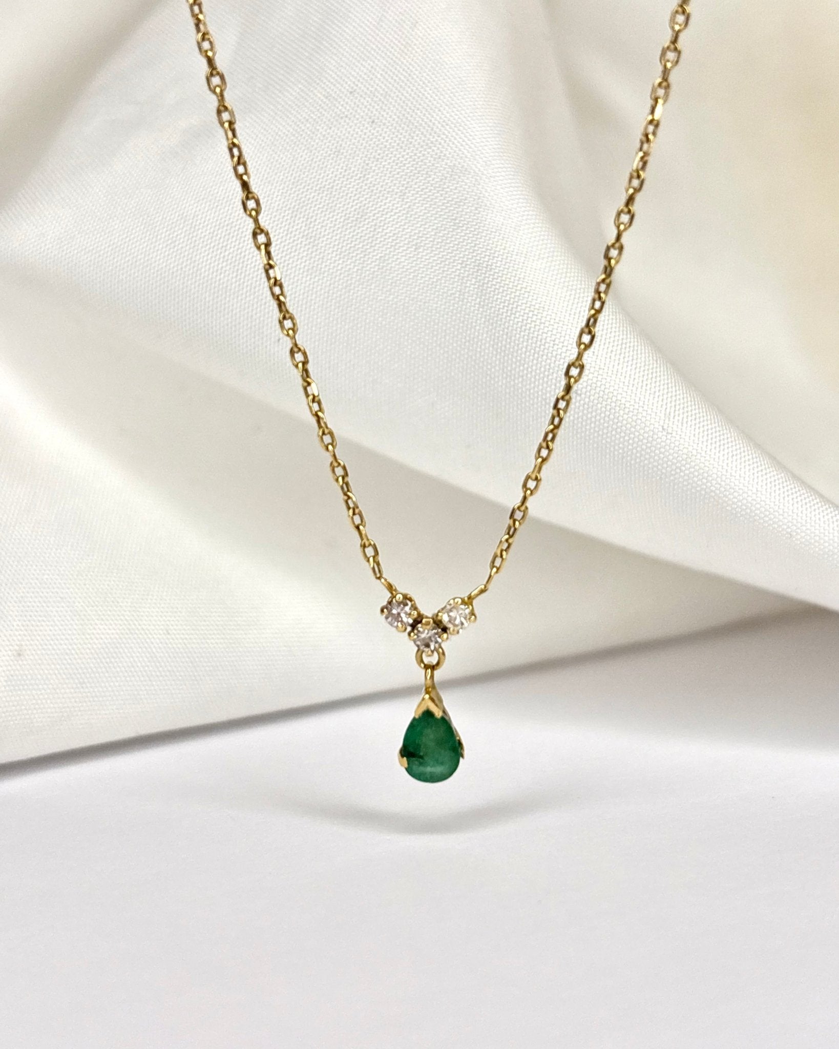 Collier Émeraude 0.44 carat & 3 Diamants "Valérie" - Elliade Paris