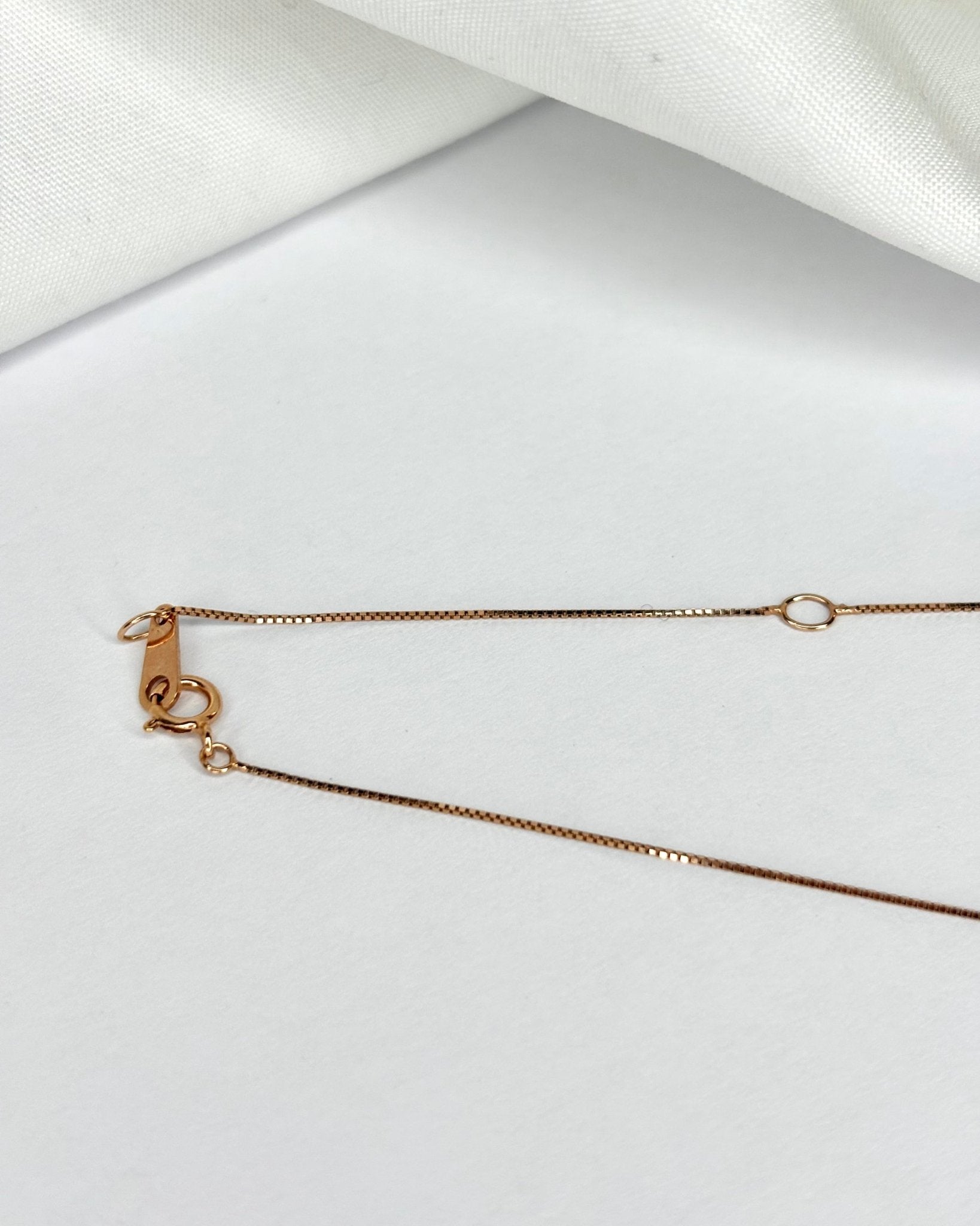 Collier Grenat Poire 0.65 carat & Diamant "Gina" - Elliade Paris