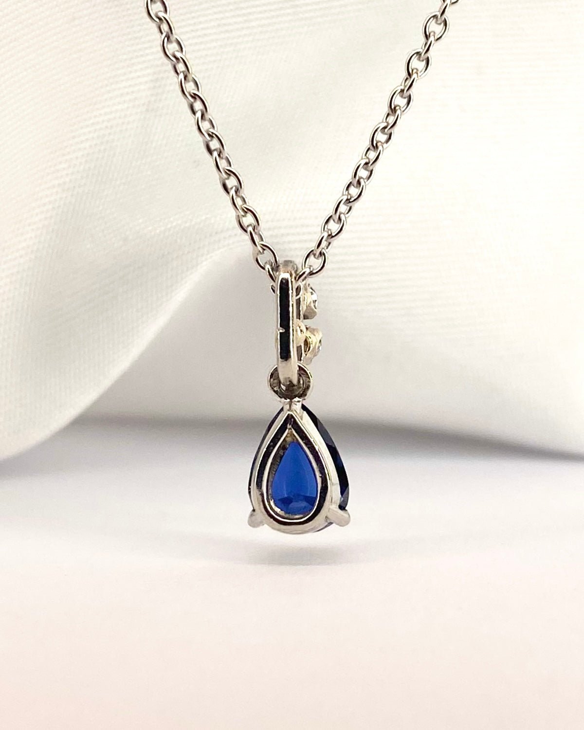 Collier Or 3,61g, Saphir 0.84 carat & Diamants "Marlene" - Elliade Paris