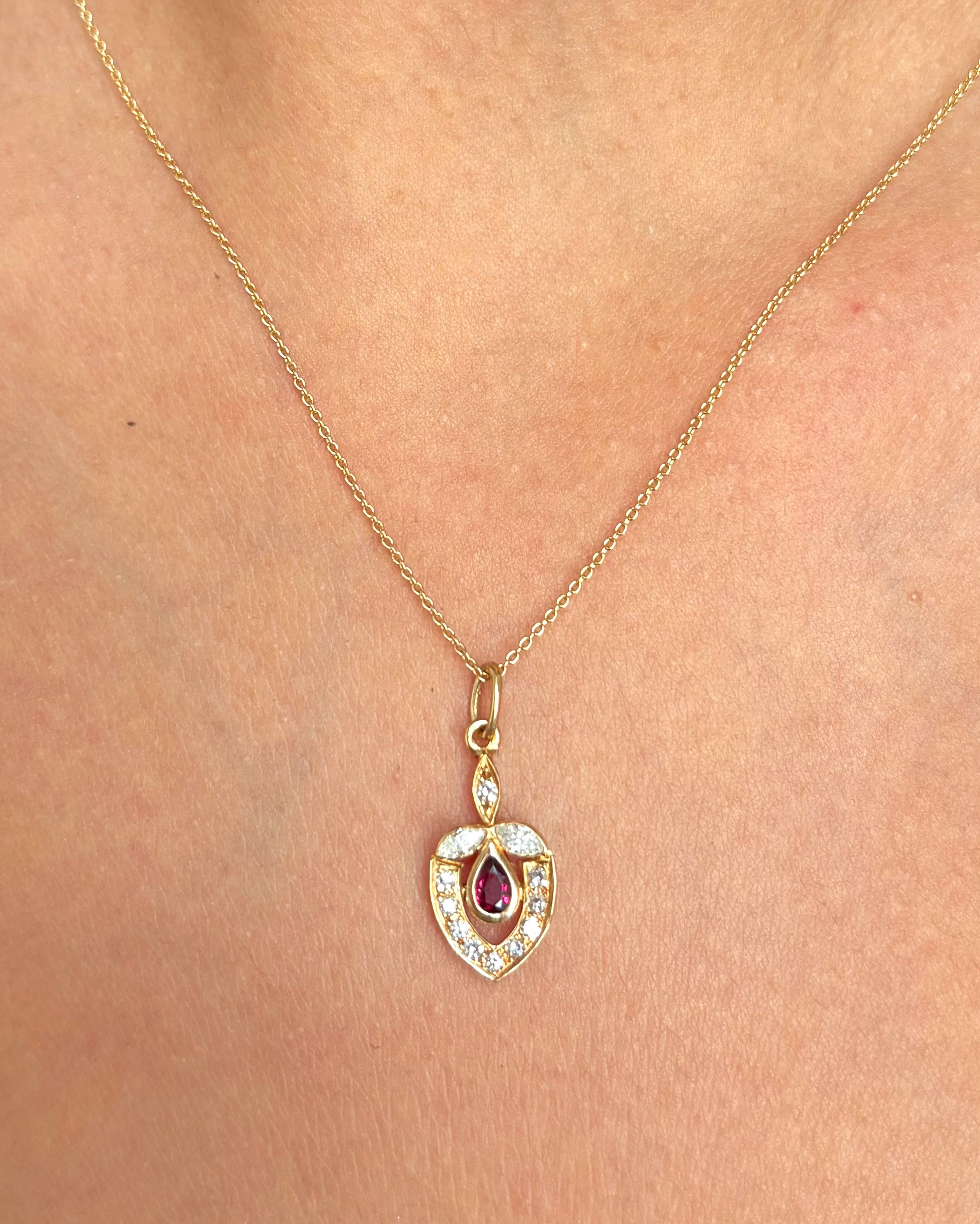Pendentif Rubis 0.43 carat & Diamants 0.30 carat "Augustine"