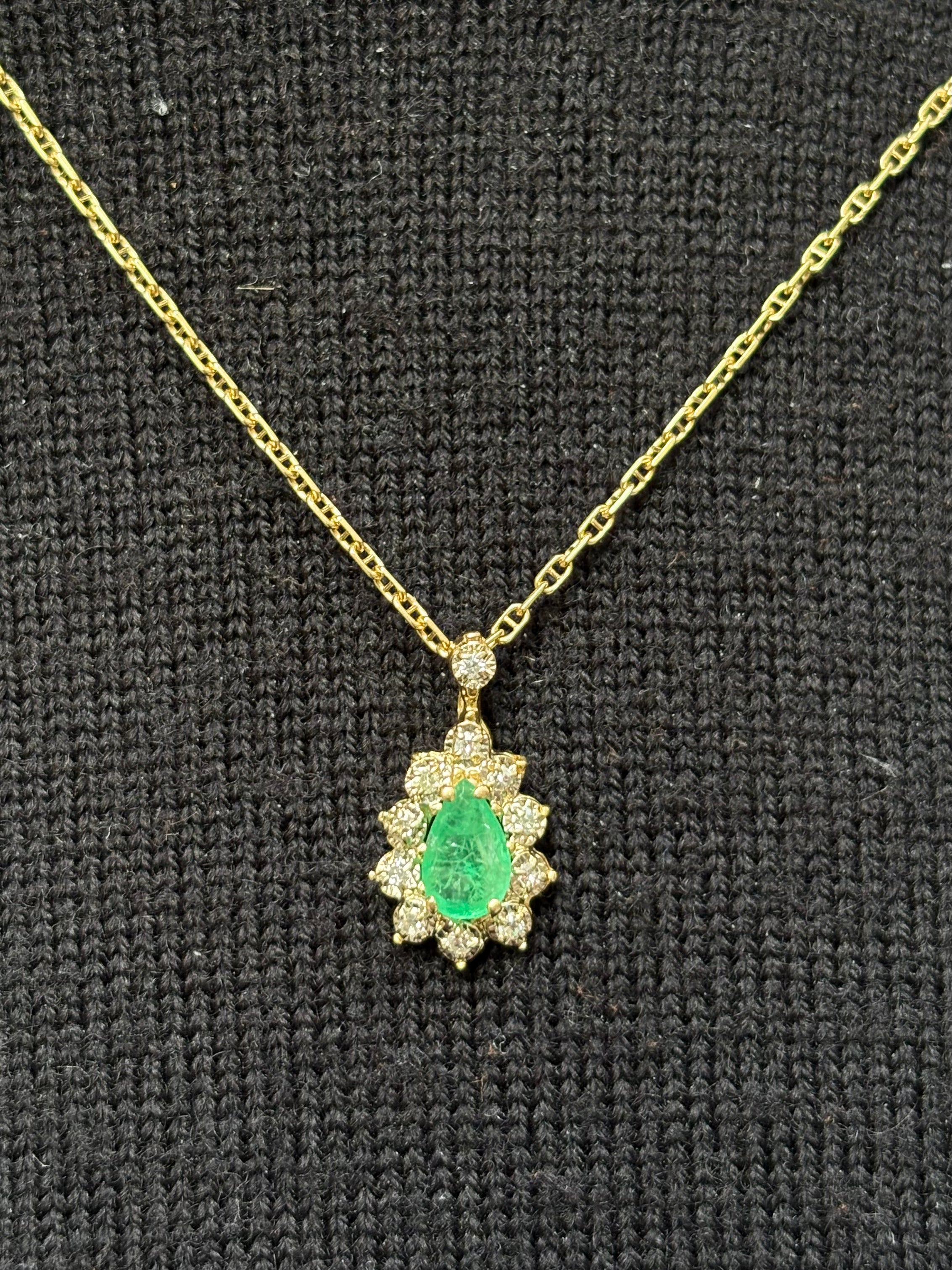 Pendentif Marguerite Émeraude 0.50 carat & 11 Diamants "Leya"