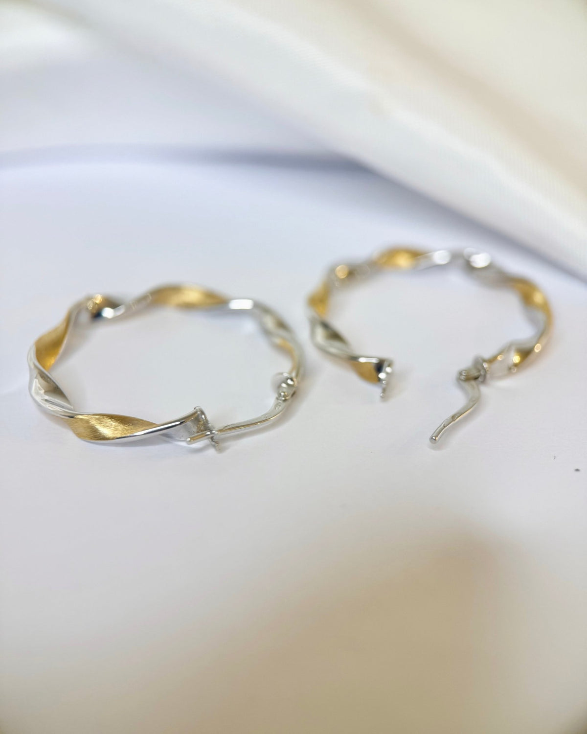 Créoles Deux Ors 18 carats "Paulette" - Elliade Paris