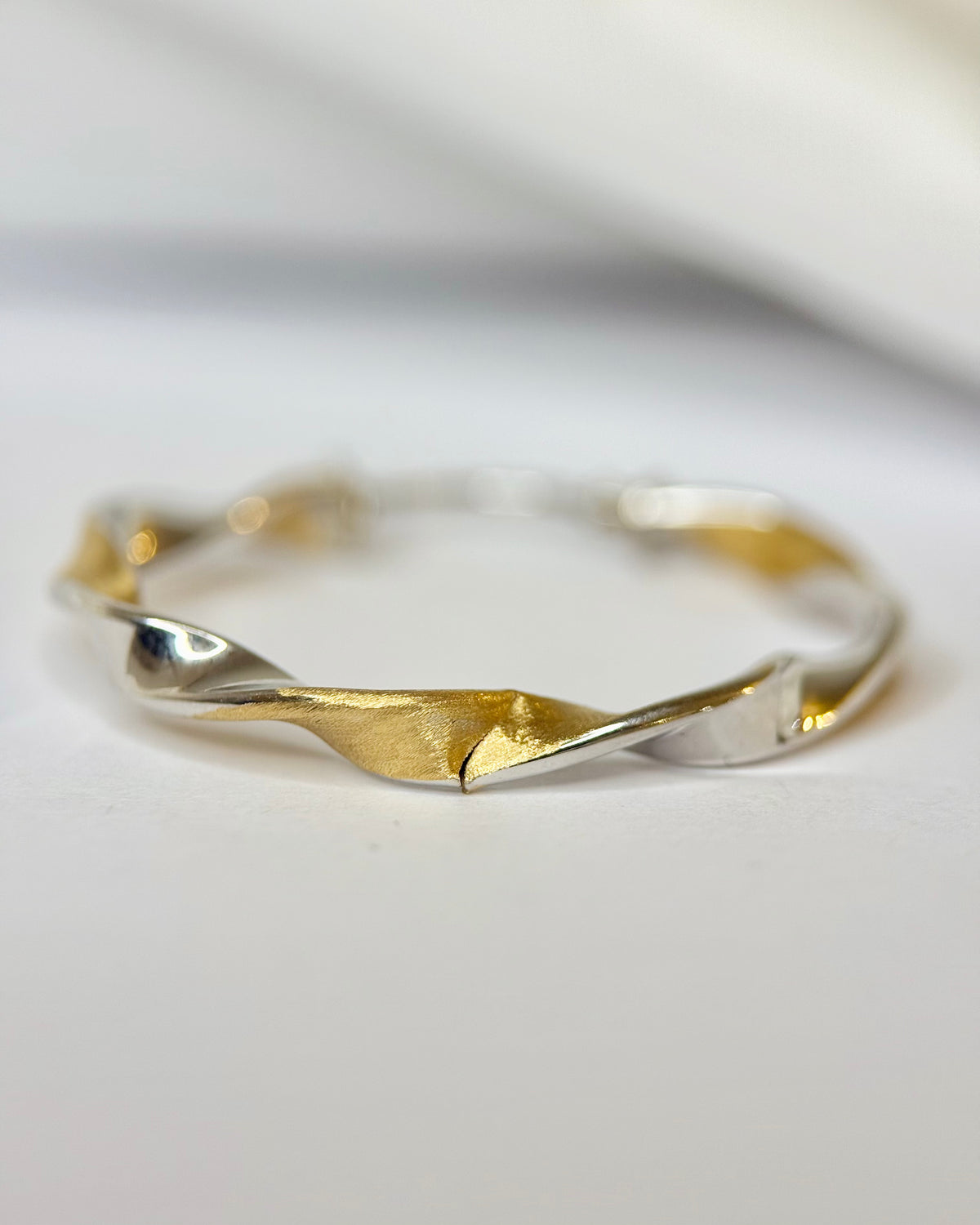 18-karat two-tone gold hoop earrings "Paulette"