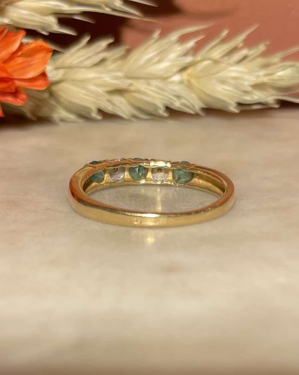 Demi-alliance émeraudes & diamants "Berthe"