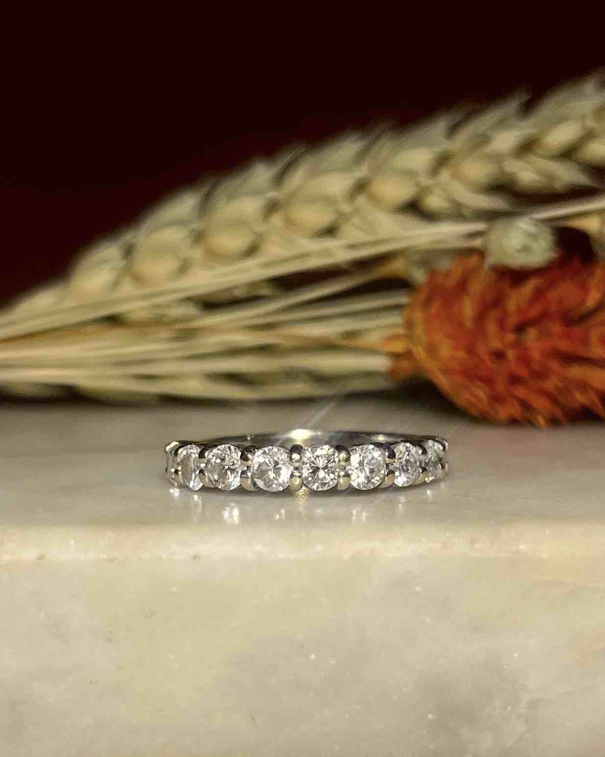 Demi-alliance Diamants 0.90 carat "Pénélope"