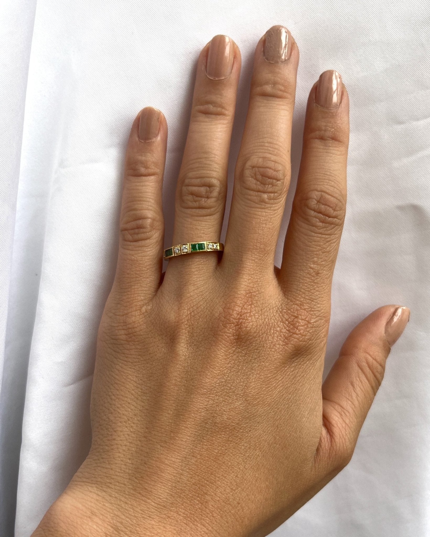 Demi alliance émeraudes & diamants "Acapulco" - Elliade Paris