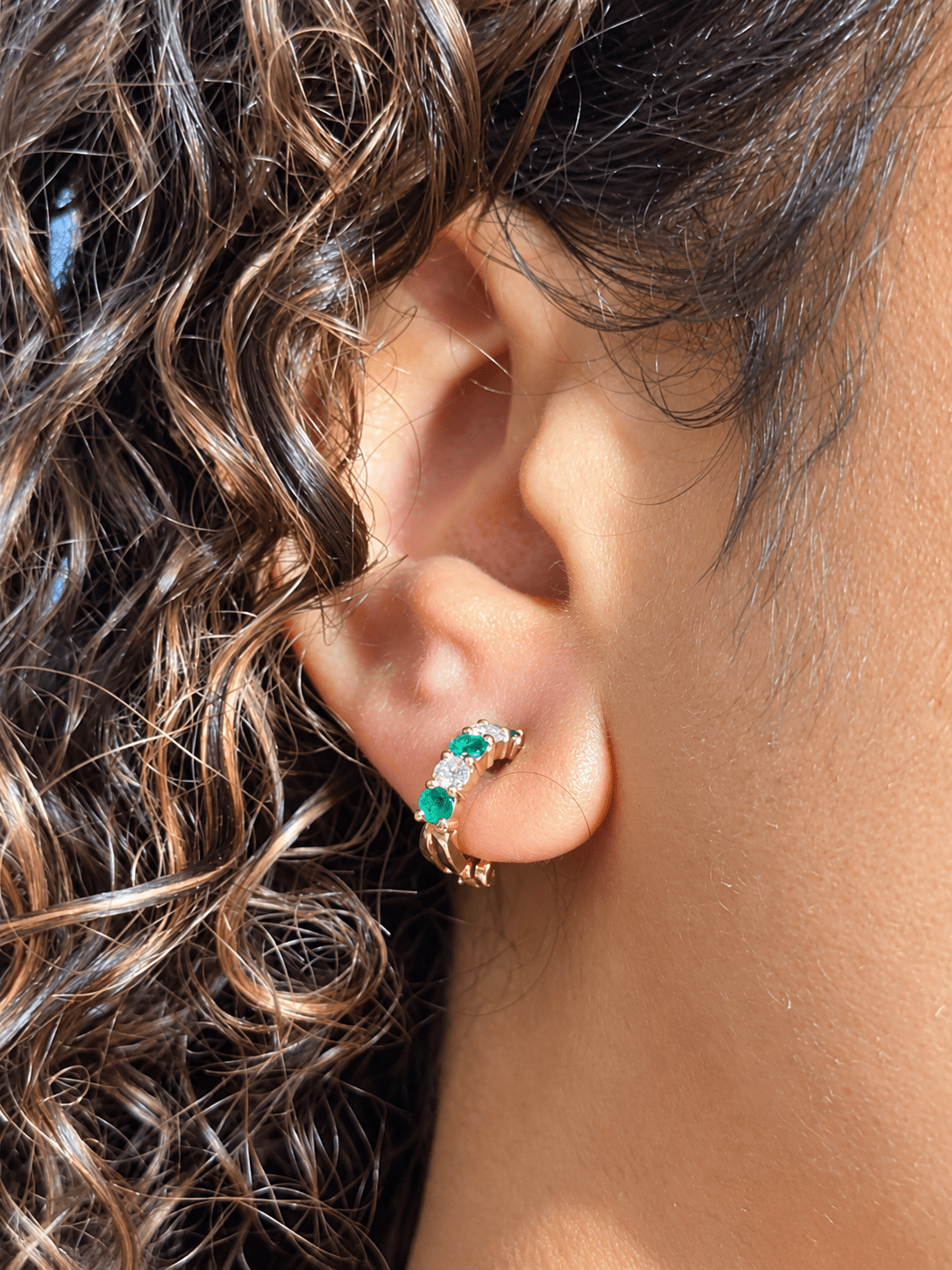 Demi-Créoles Émeraudes & Diamants, Or 4.46g "Martine" - Elliade Paris
