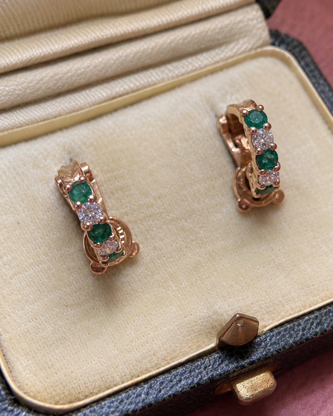 Demi-Créoles Émeraudes & Diamants, Or 4.46g "Martine" - Elliade Paris
