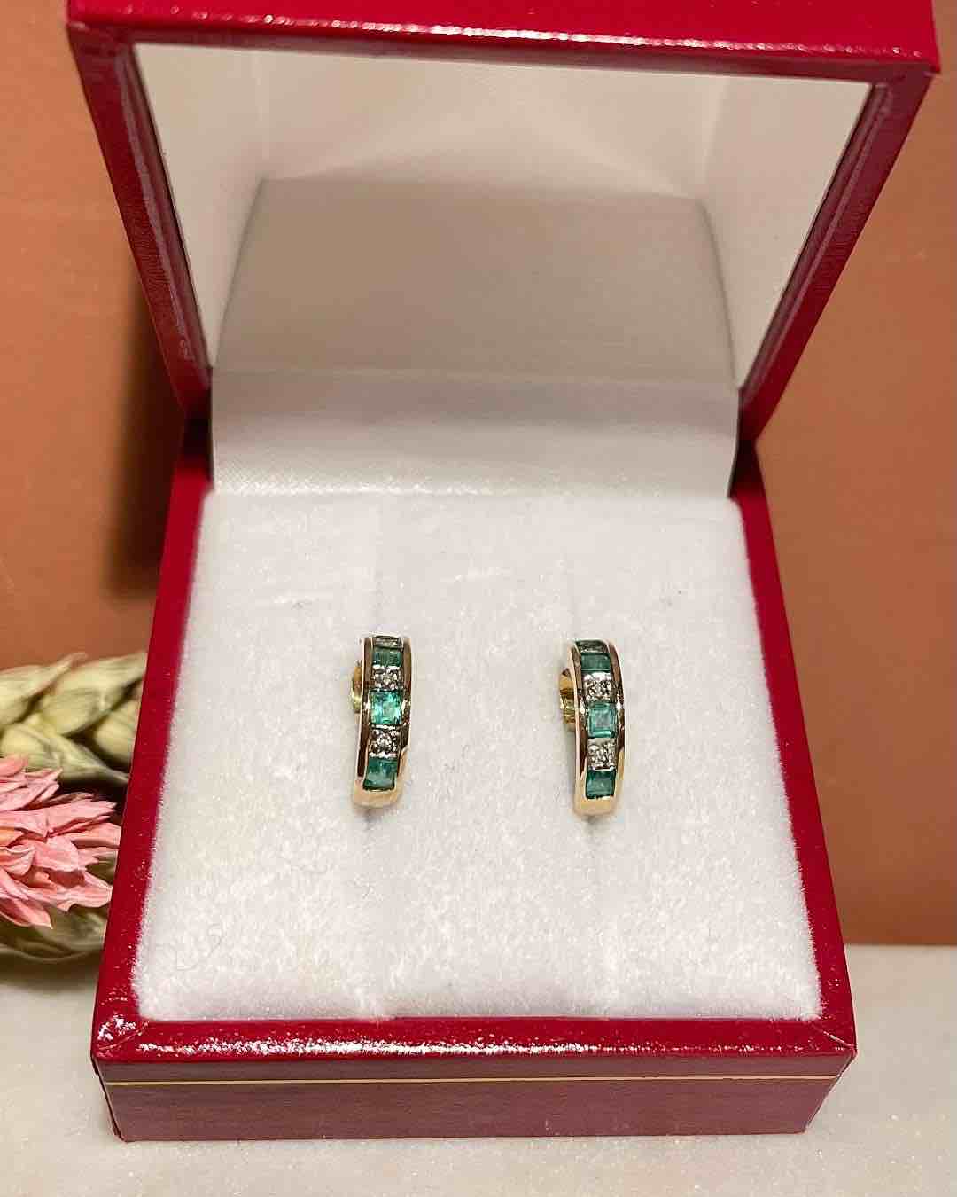 Demi - Créoles Rivière Emeraudes & Diamants "Darianne" - Elliade Paris