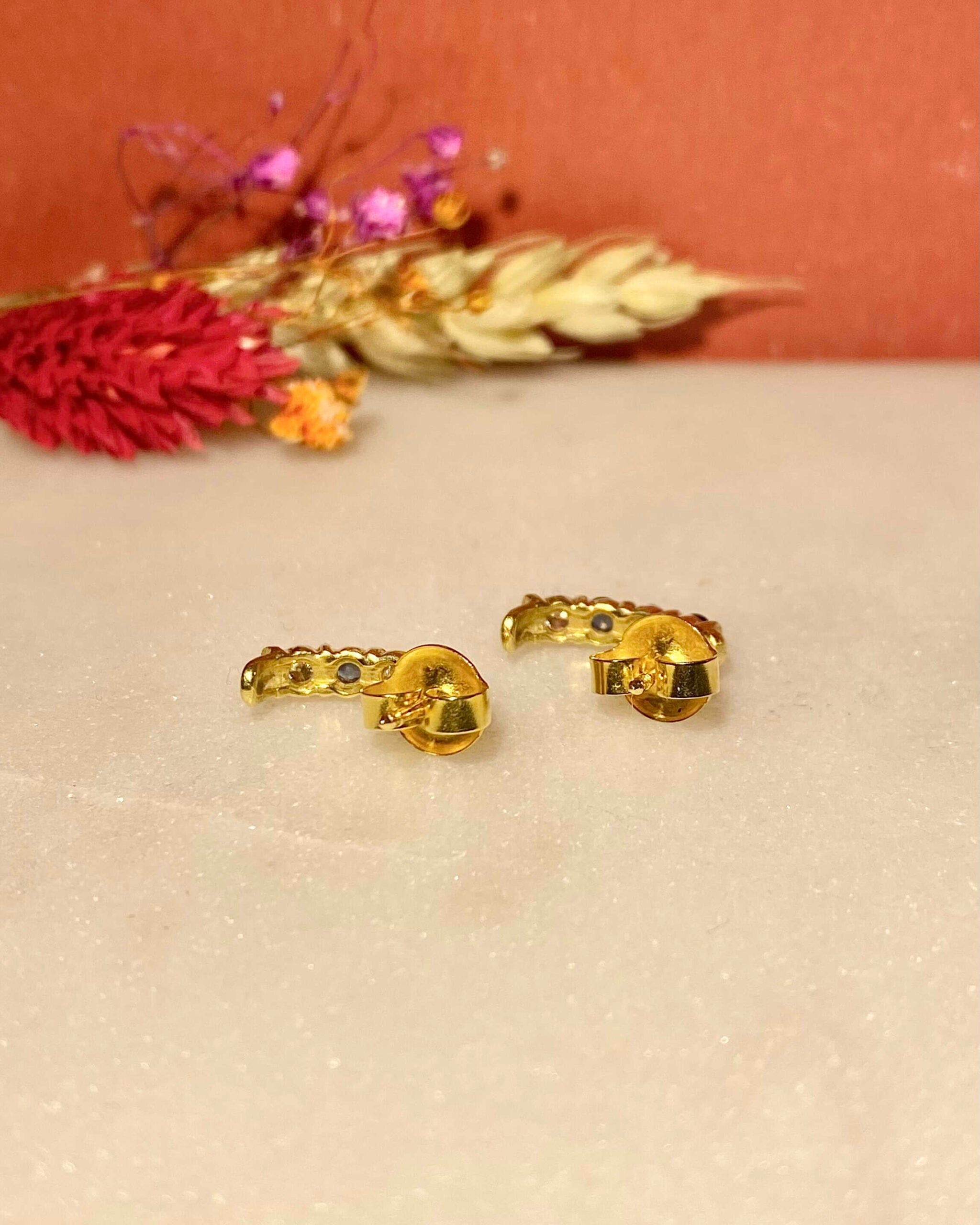 Pendientes de medio aro con zafiro y diamantes "Alexandra"