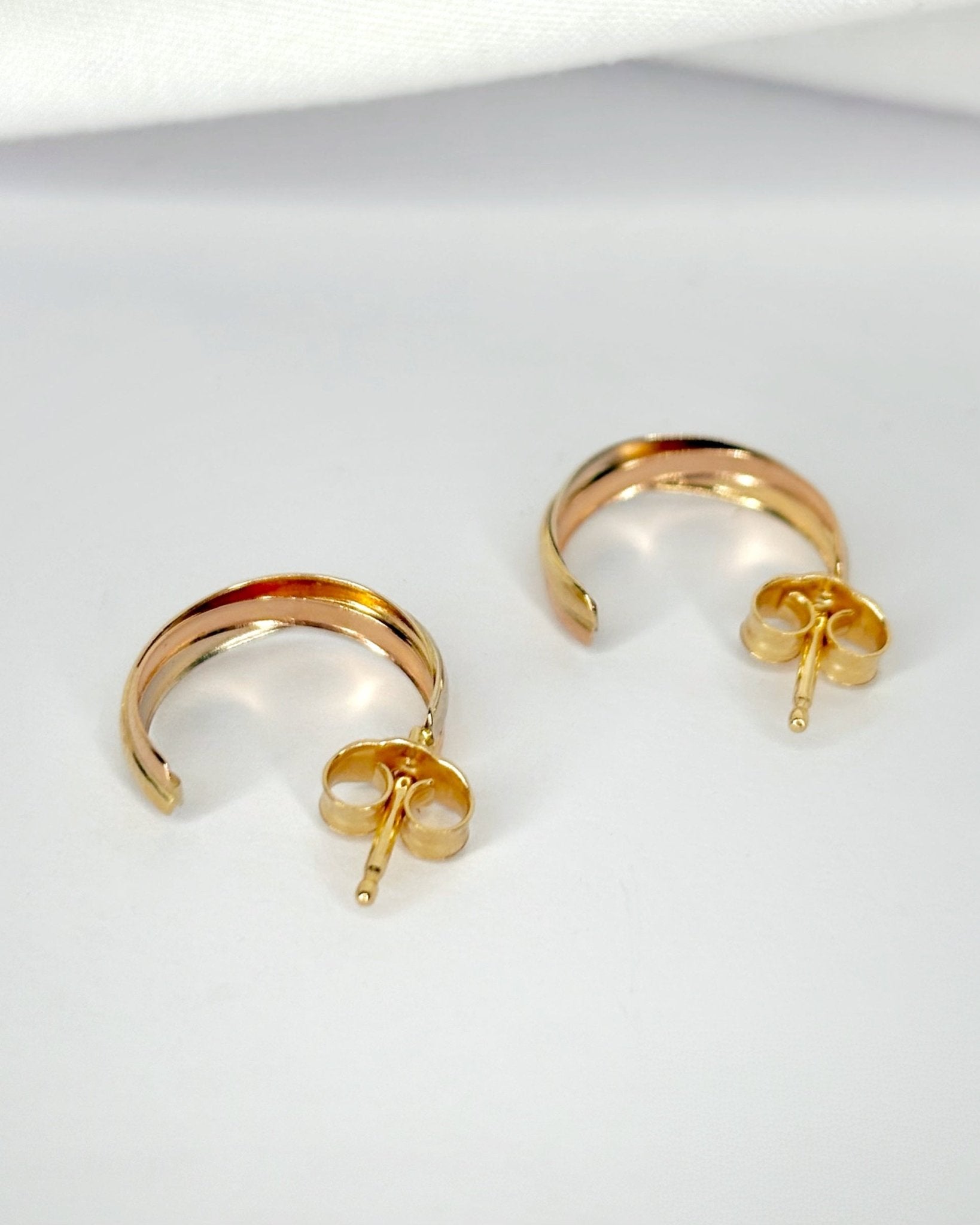 Demi-Créoles Trois Ors 18 carats "Léonie" - Elliade Paris