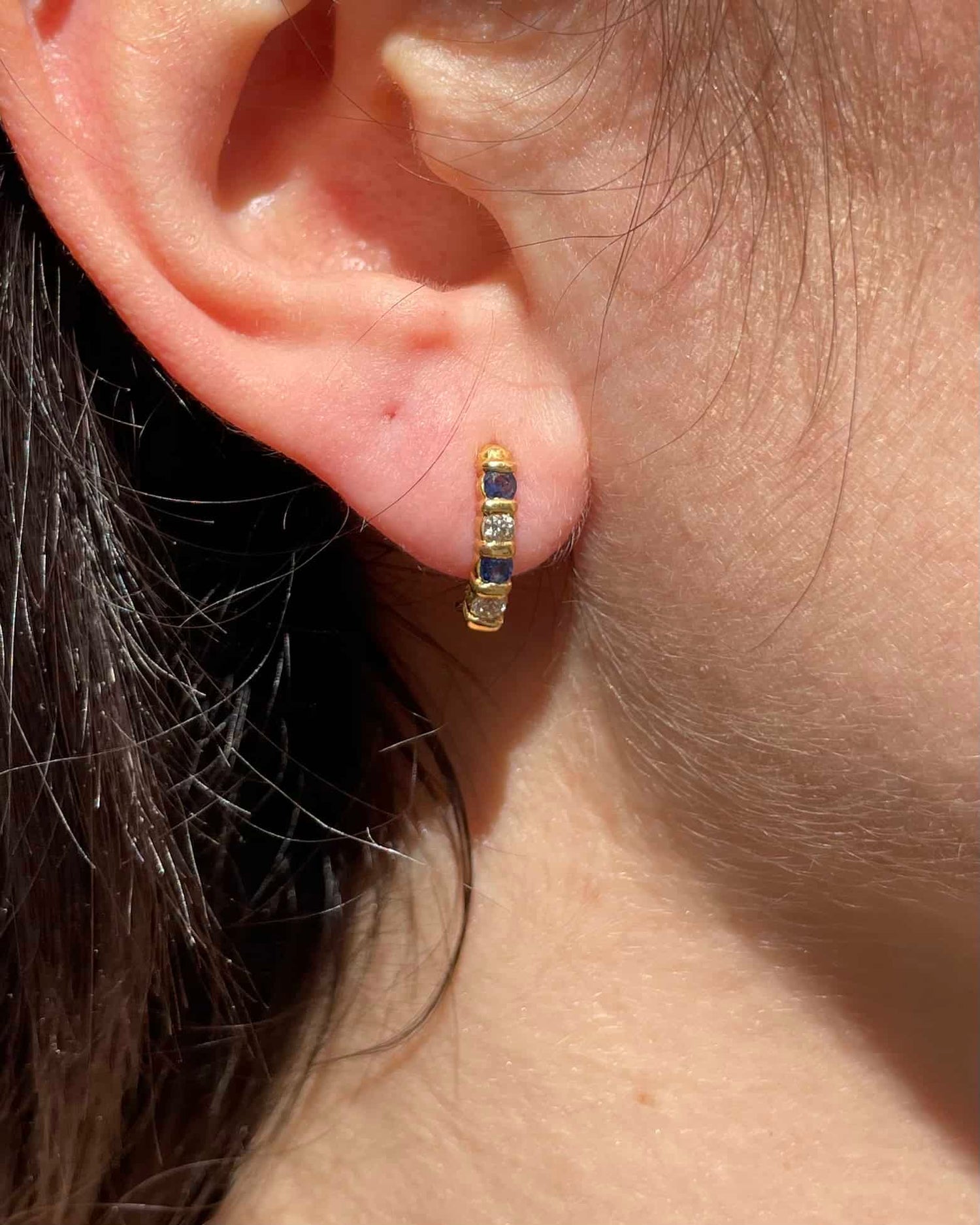 Pendientes de medio aro con zafiro y diamantes "Alexandra"