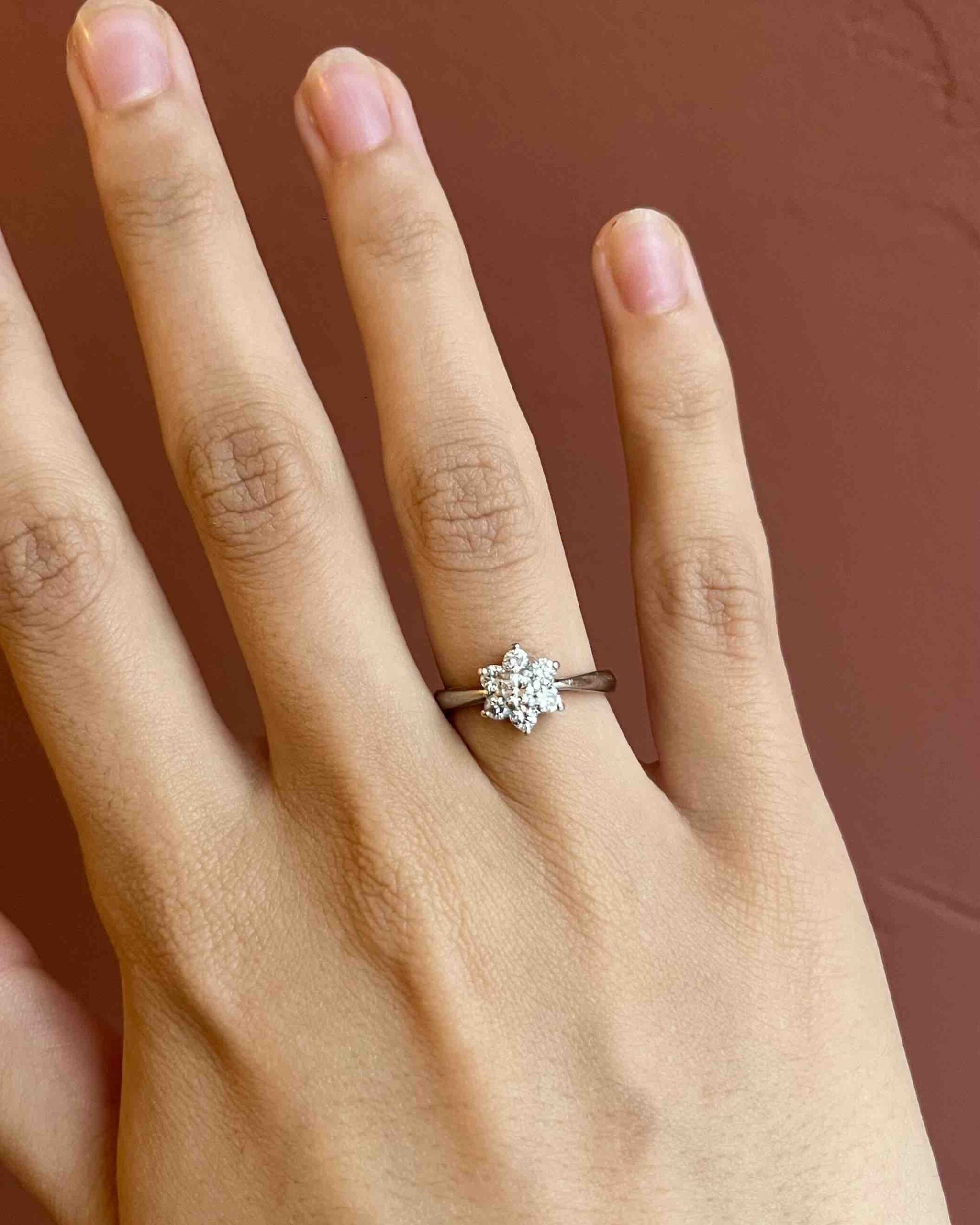 Anillo de margaritas con diamantes "Anaé"