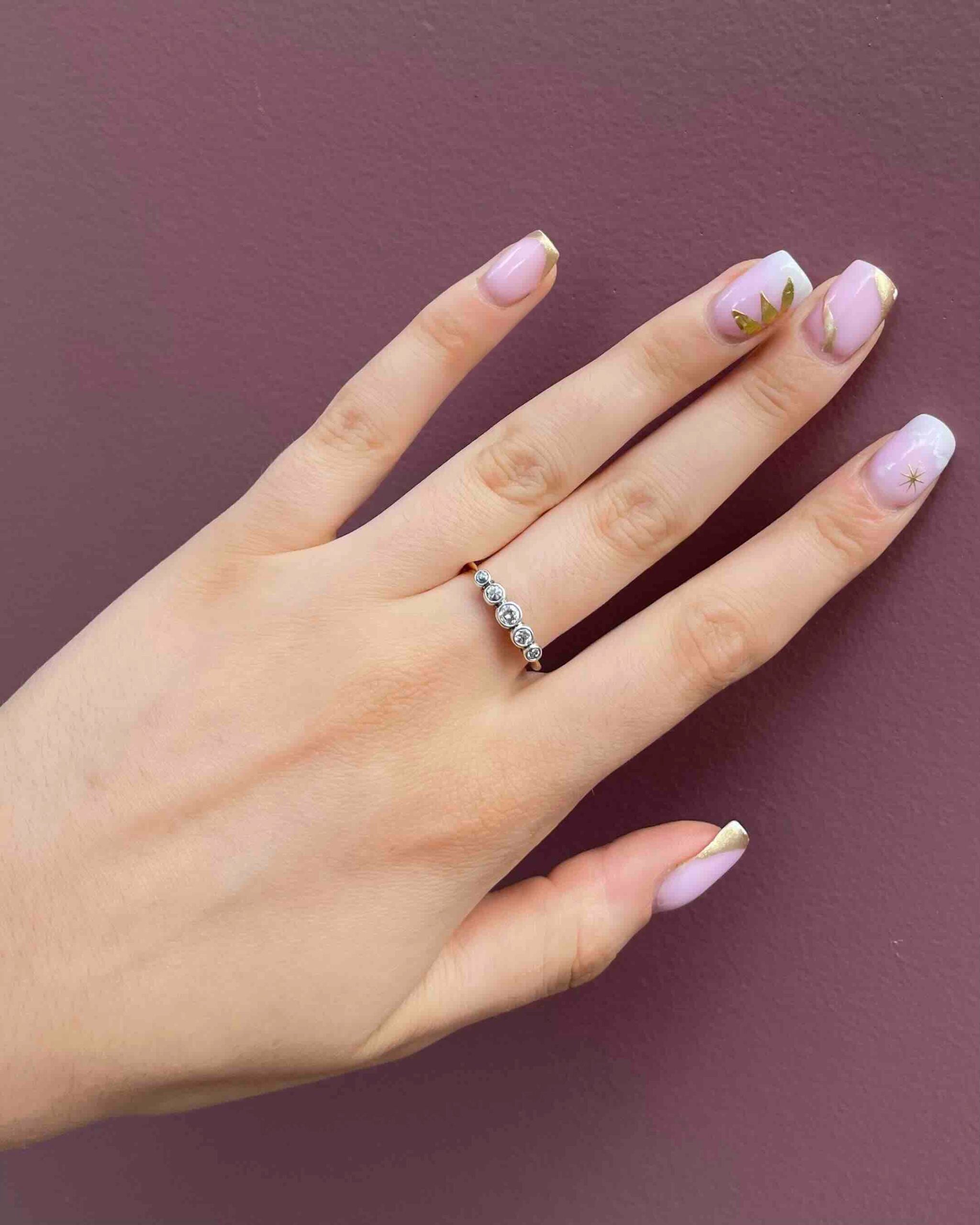 Anillo Art Déco "Naya" con 5 diamantes
