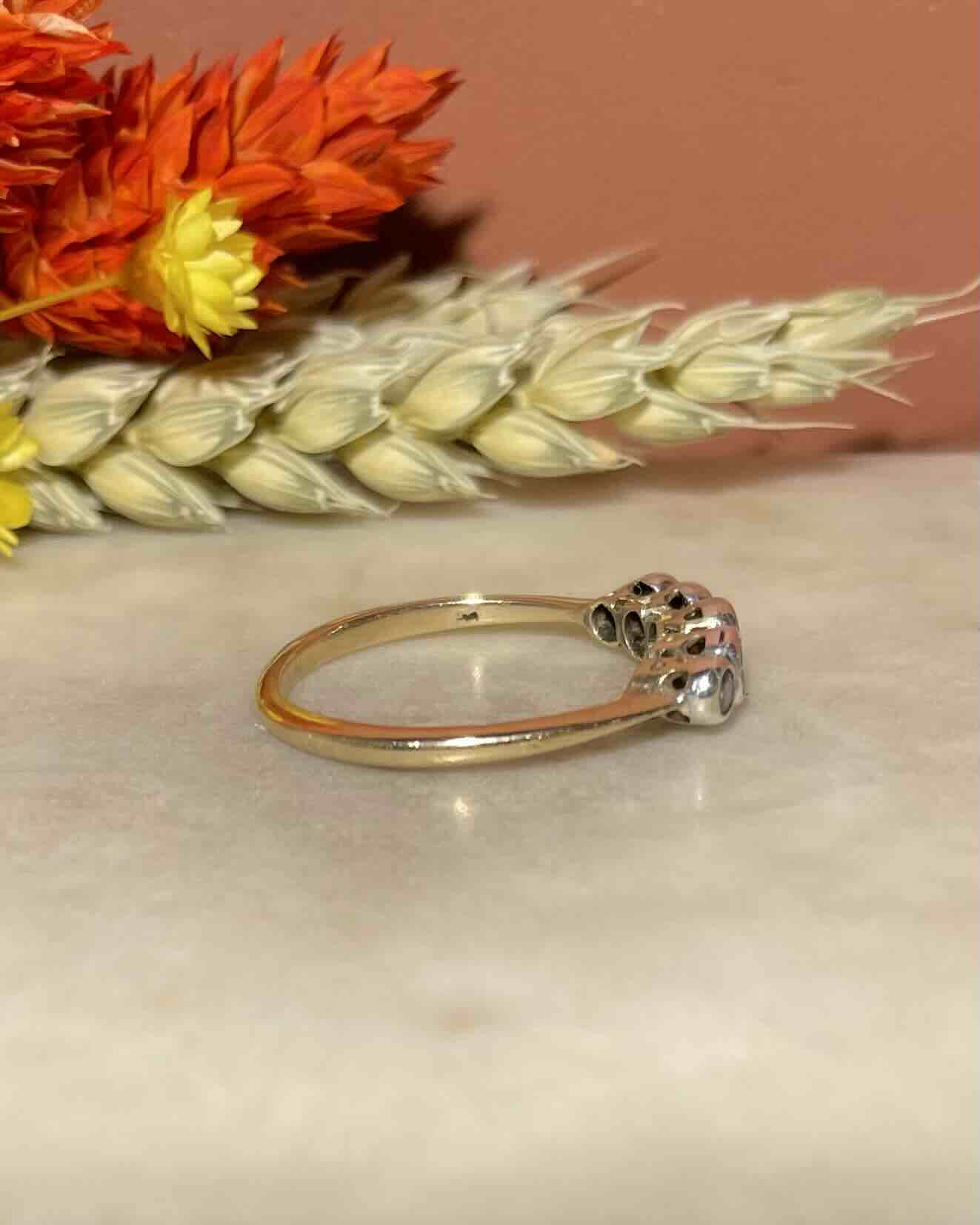 Anillo Art Déco "Naya" con 5 diamantes