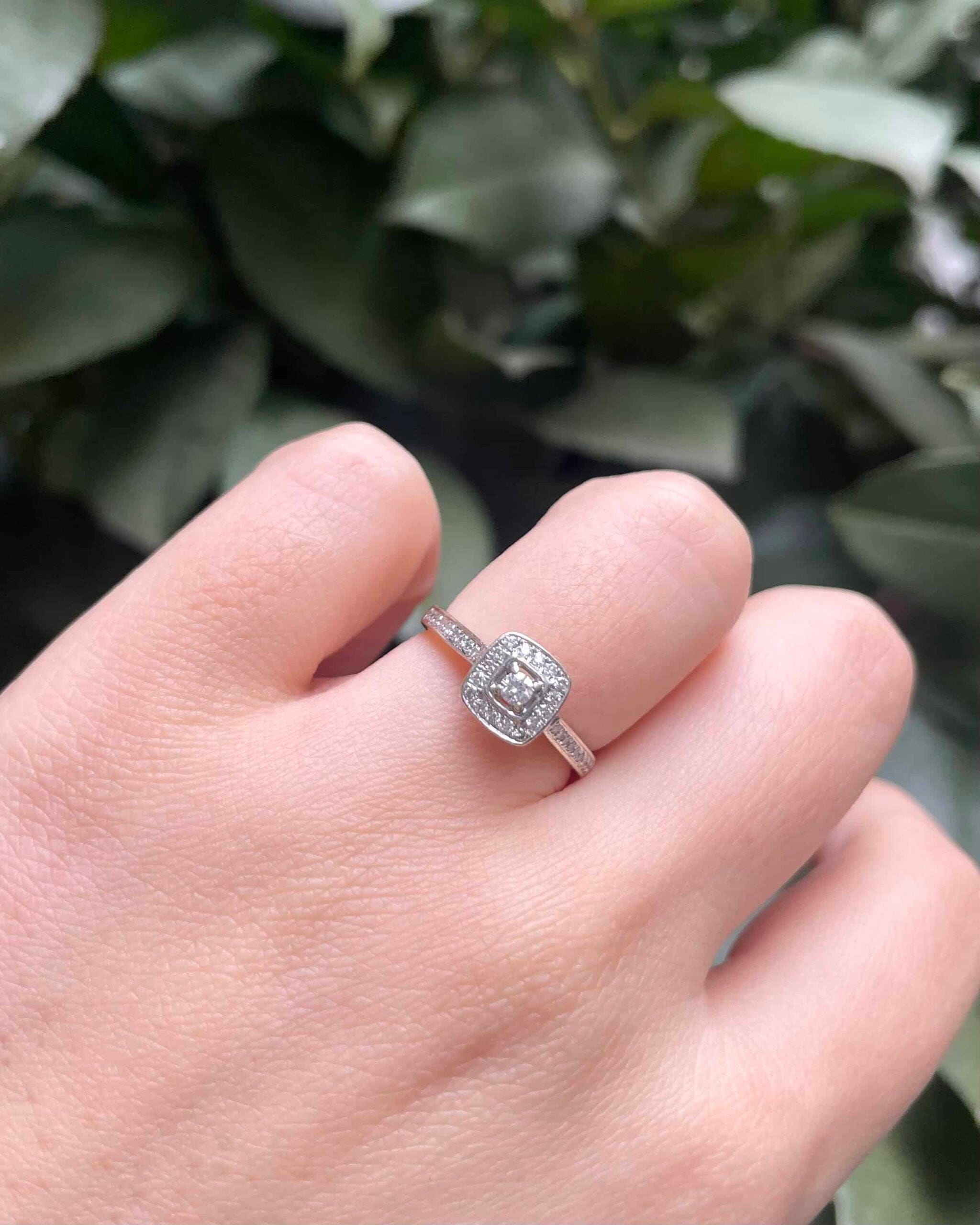 Anillo solitario "Gwenael" de 35 diamantes