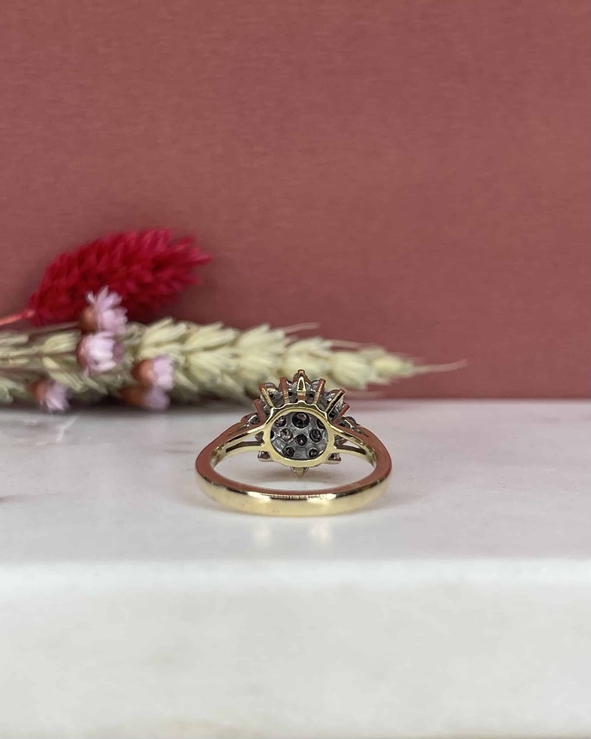 Marguerite Ring 25 Diamonds 0.76 Carat "April"