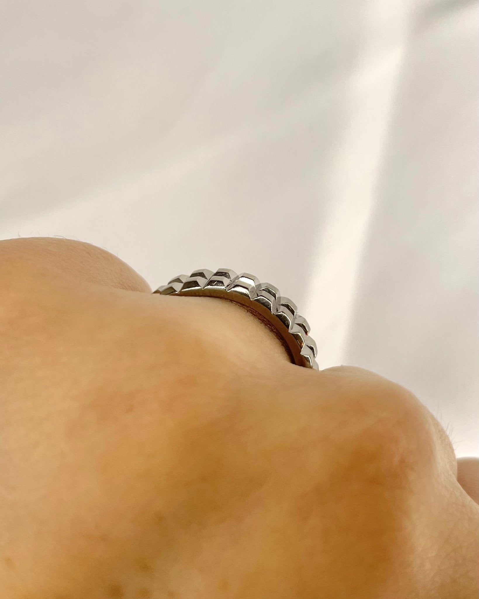 Double Alliance Boucheron Or Gris 8g "Clou de Paris" - Elliade Paris