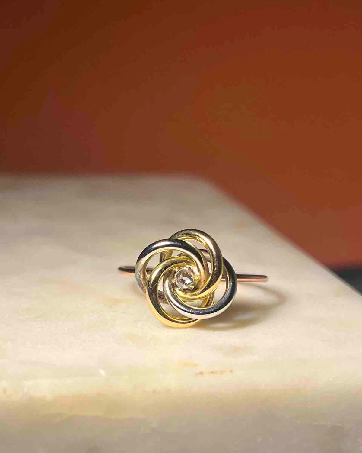 Bague fleur trois ors diamant "Charleen"