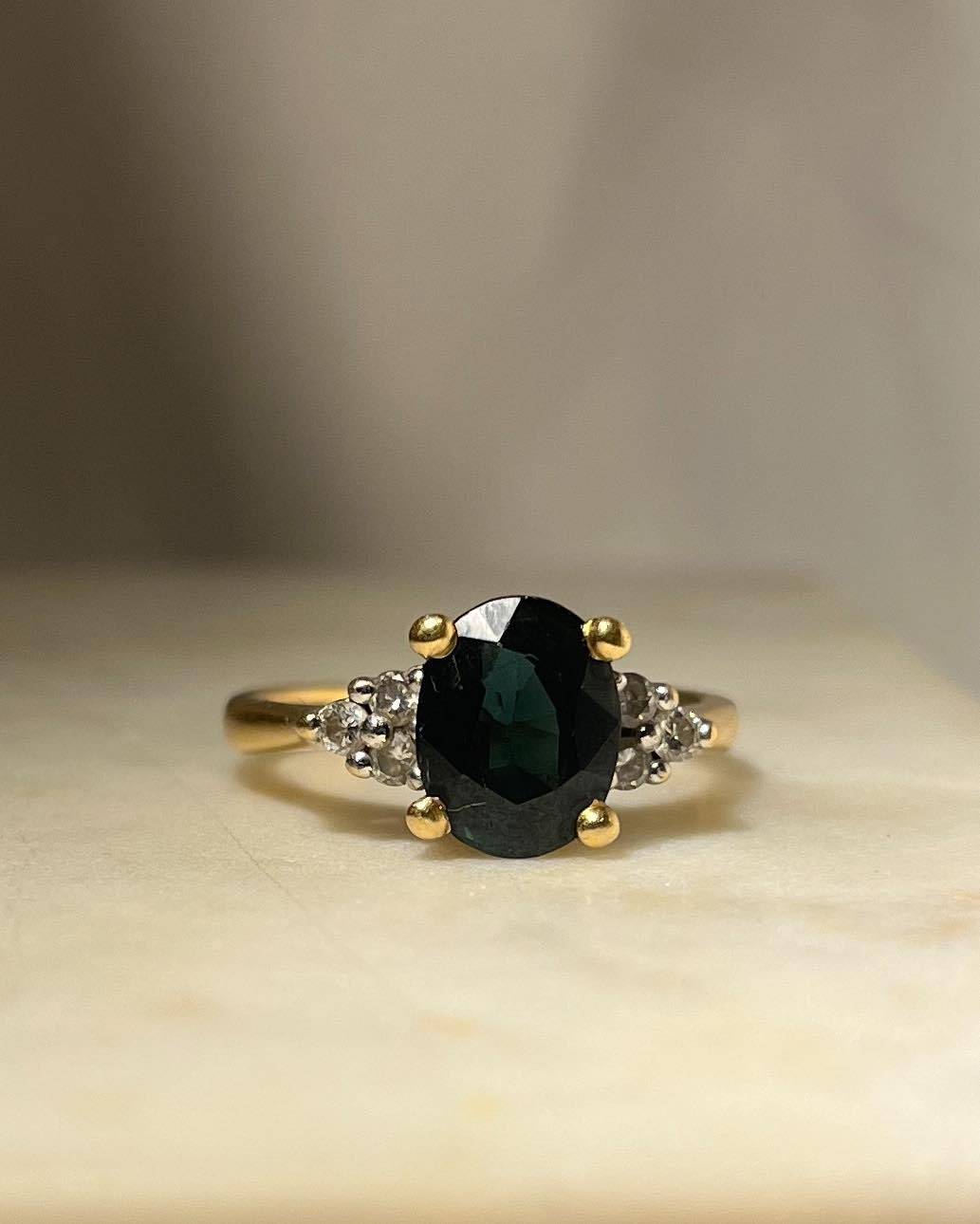 Anillo vintage de zafiro y diamantes "Coralie"