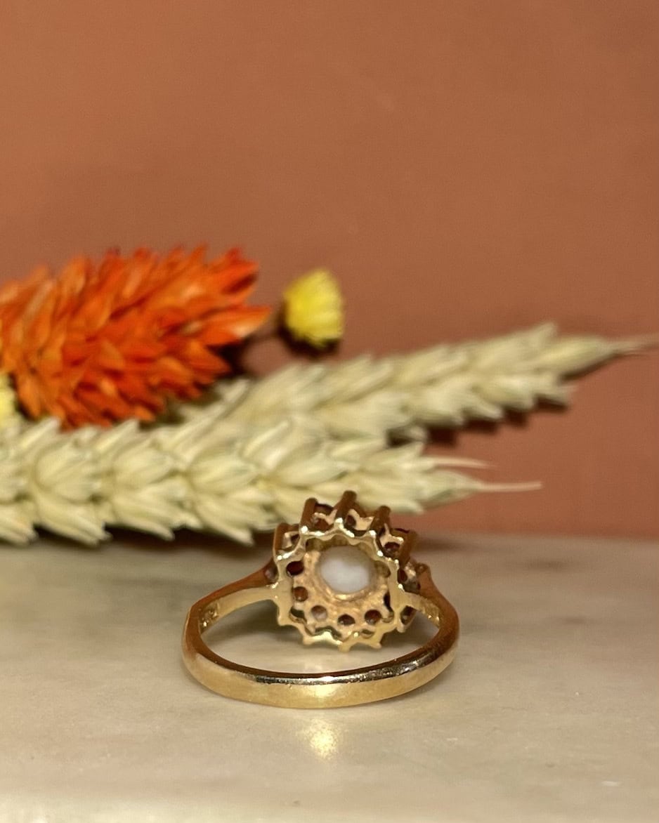 Anillo de margaritas de ópalo y 12 granates "Nelly"