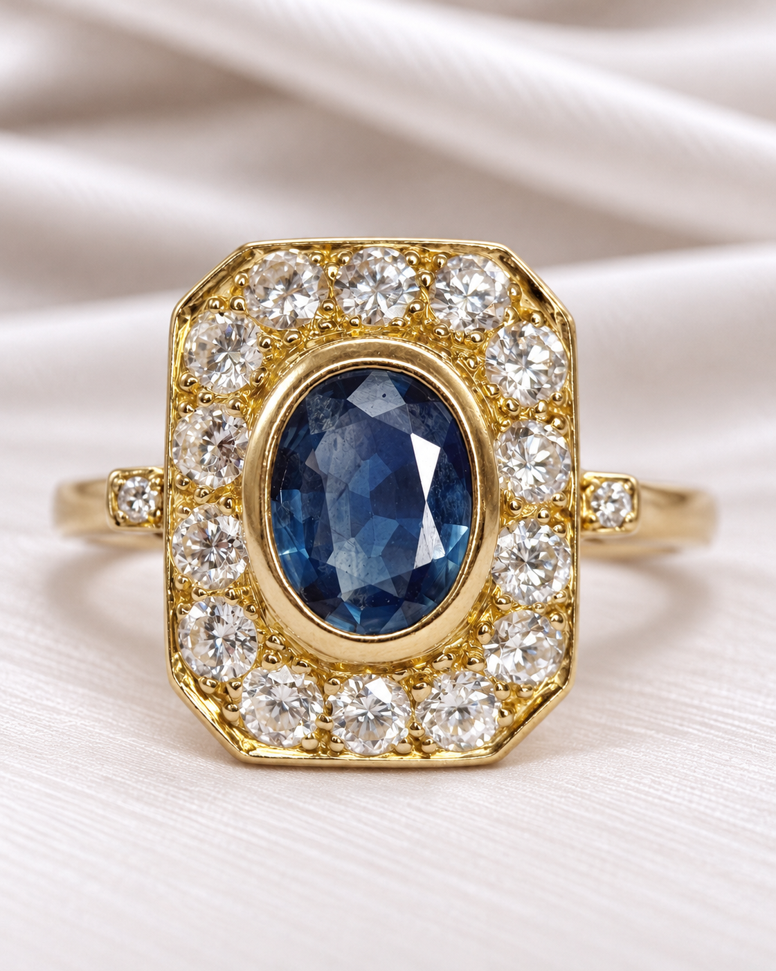 Anillo estilo art déco con zafiro de 1.50 quilates y diamantes de 1.15 quilates, 5.68 g «Serafine»
