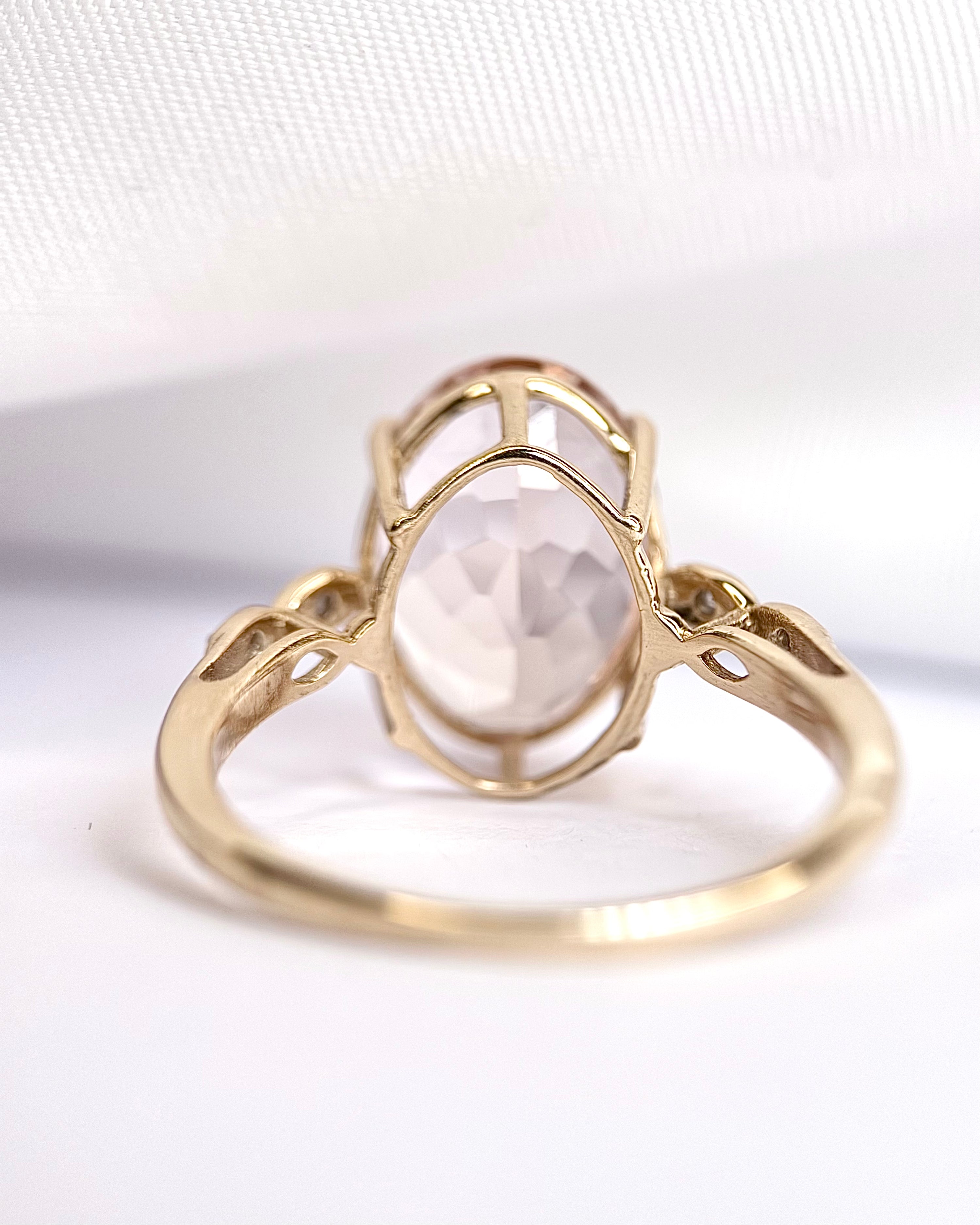 Anillo trilogía de morganita de 4.95 quilates y diamantes «Lilia»