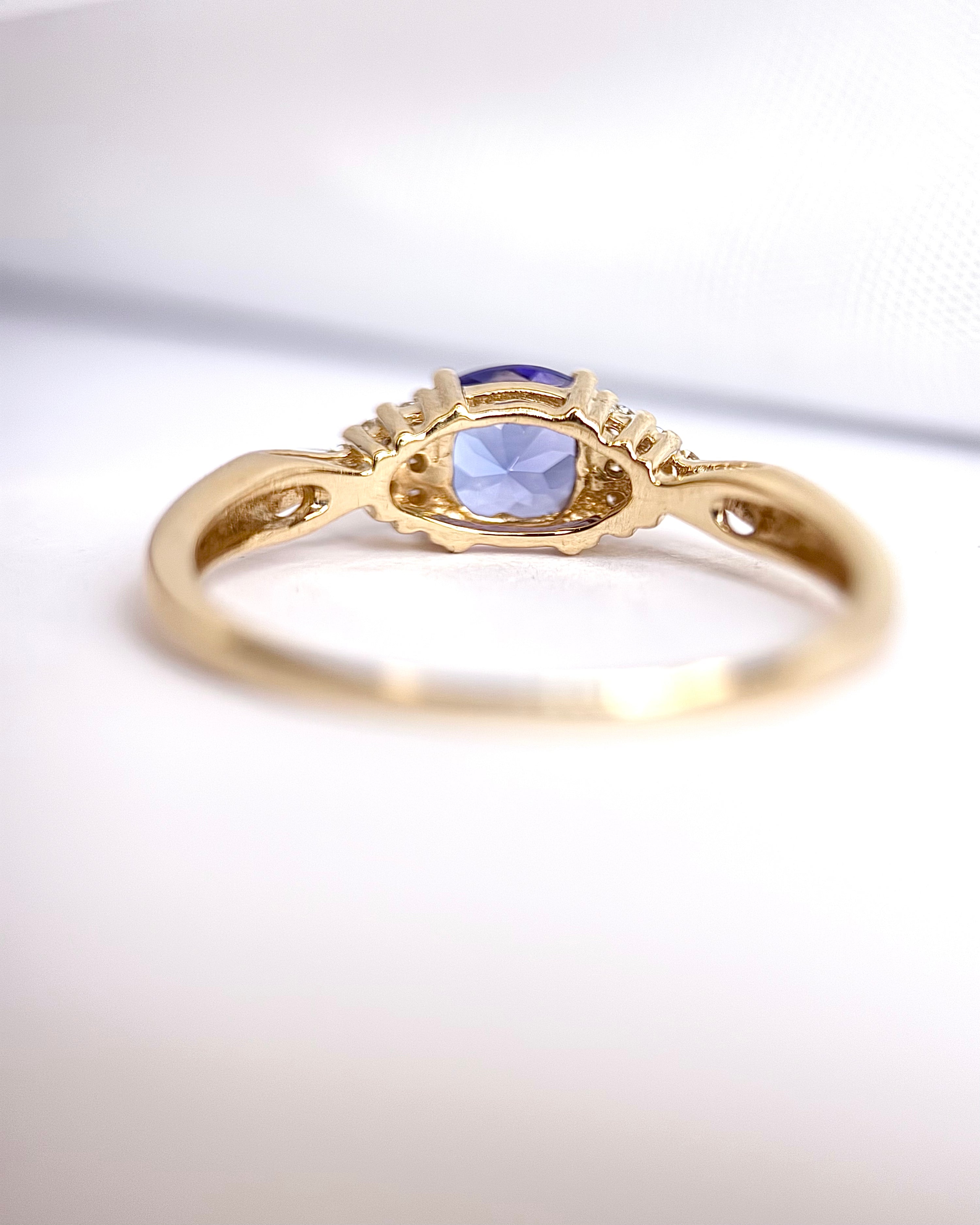 Anillo trilogía de tanzanita de 0.70 quilates y diamantes «Aline»