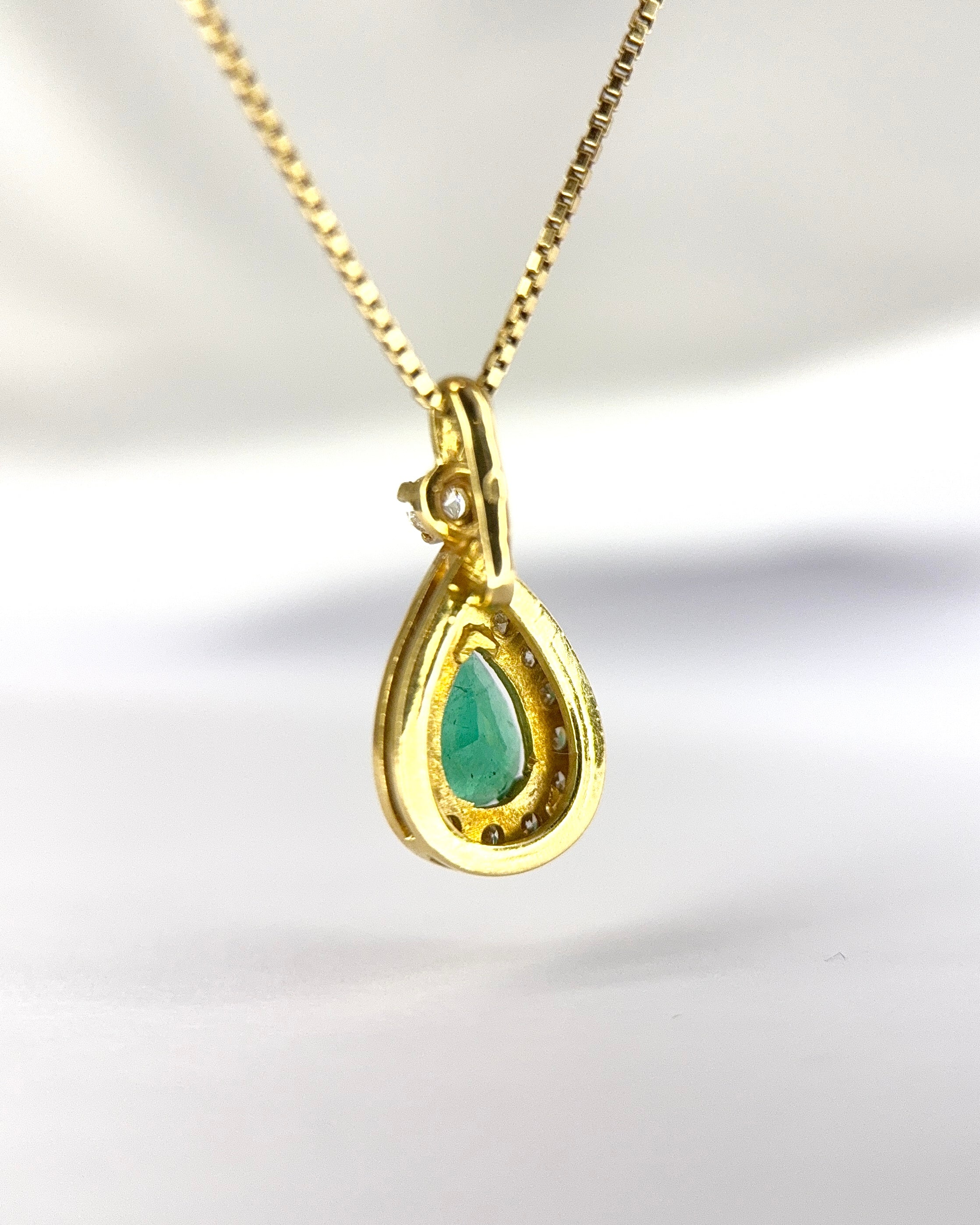 Pendentif Émeraude 0.71 carat & Diamants "Carolina"