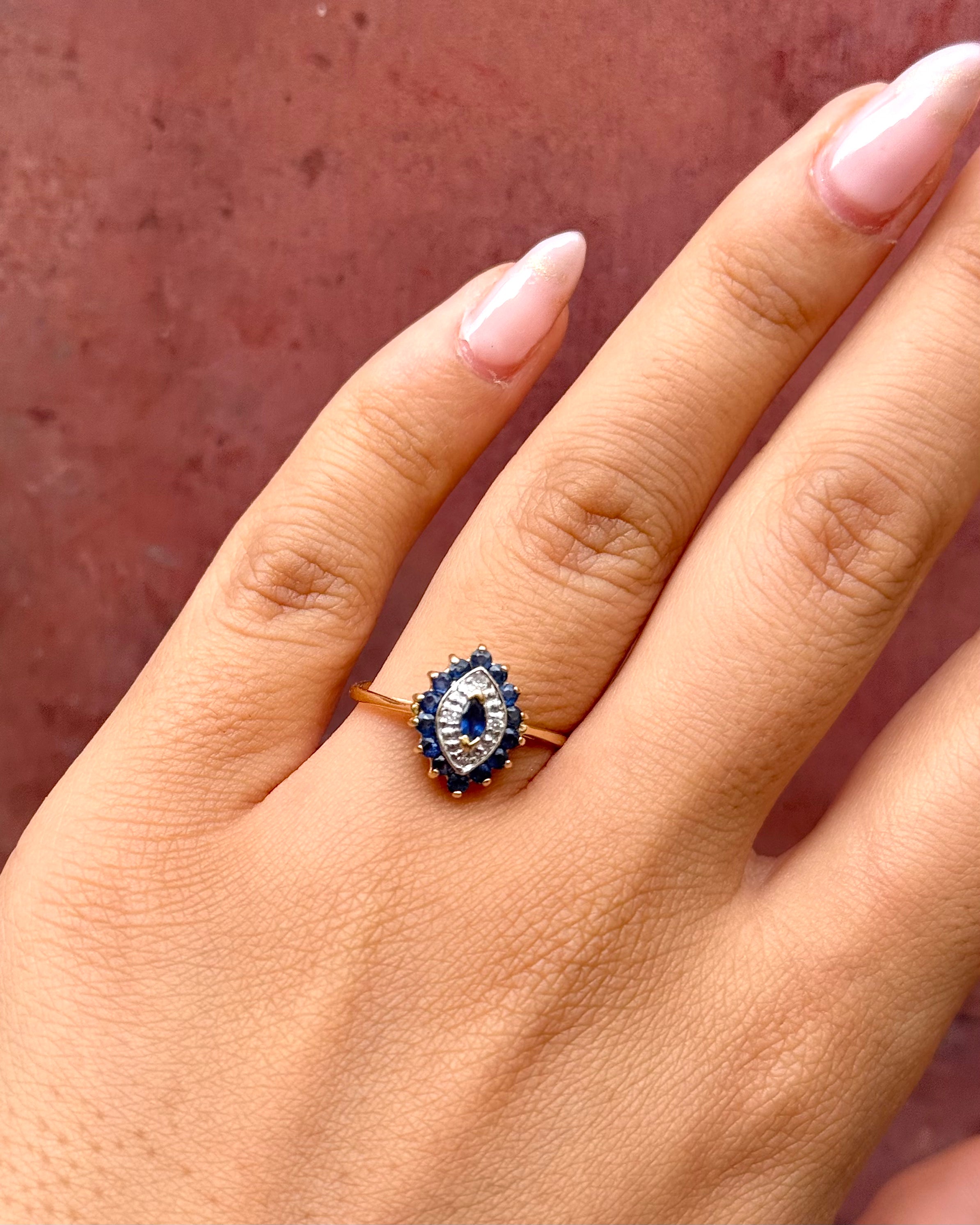 Anillo Marquise con zafiros de 0.47 quilates y diamantes «Angel»
