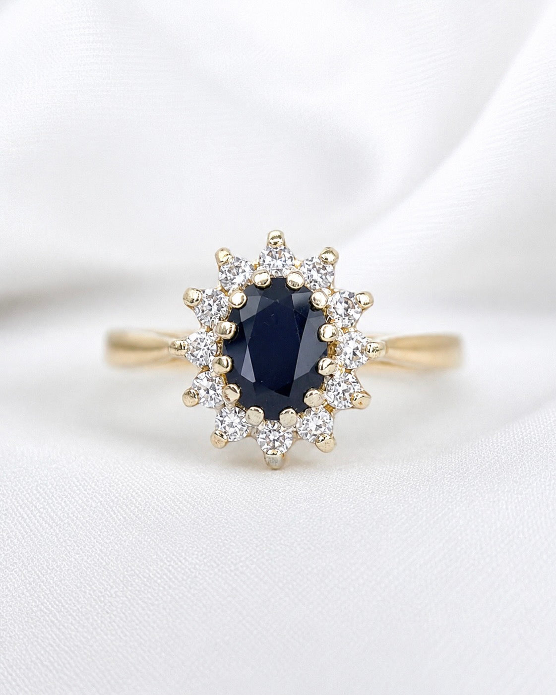 Bague Marguerite Saphir 1.10 carat & Diamants 0.24 carat "Jihane"