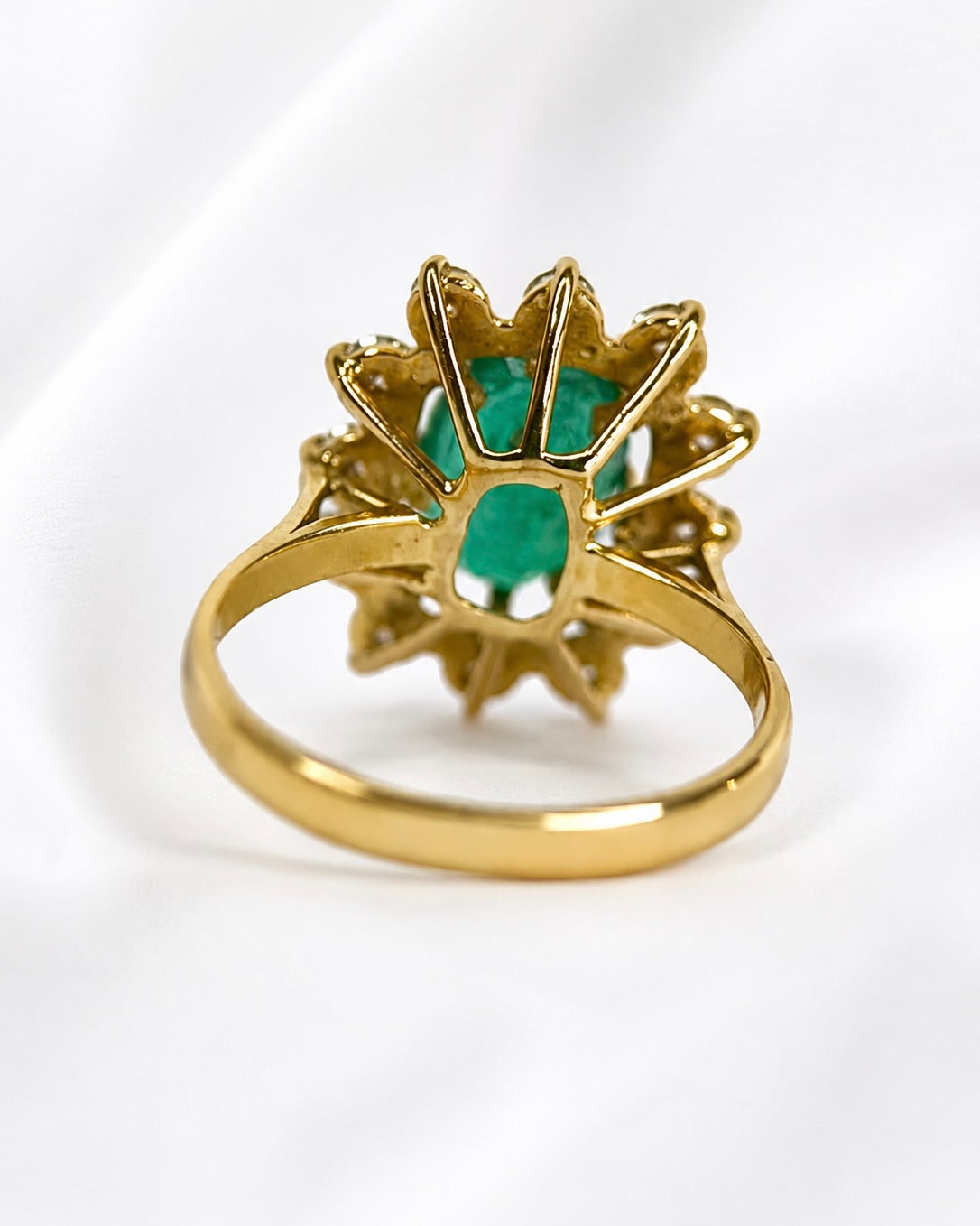 Anillo Margarita con esmeralda de 2.05 quilates y diamantes de 0.72 quilates, 4,71 g «Garance»