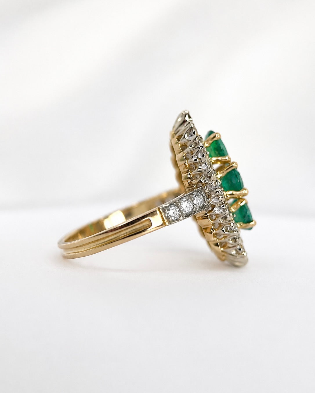Bague Marquise Émeraudes 1.06 carat & 30 Diamants 1.06 carat 4.83g "Ariette"